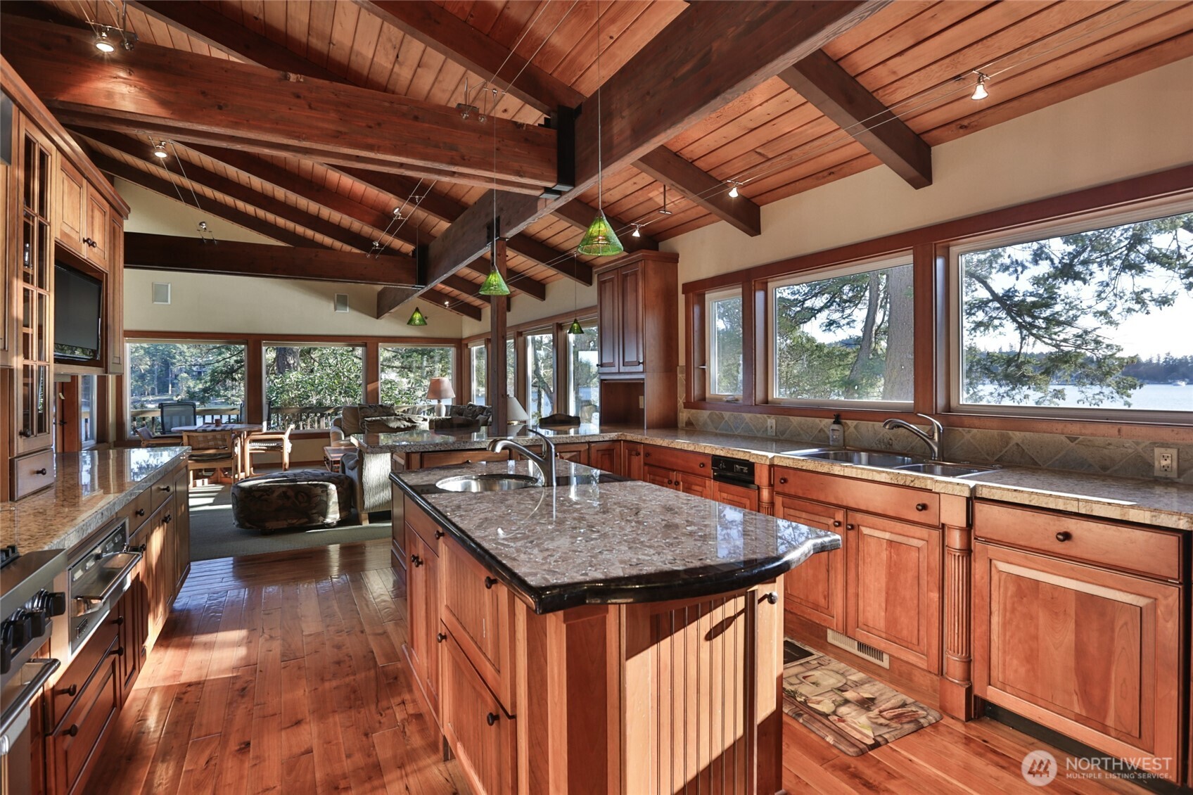 15 Brown Island Property Photo 21