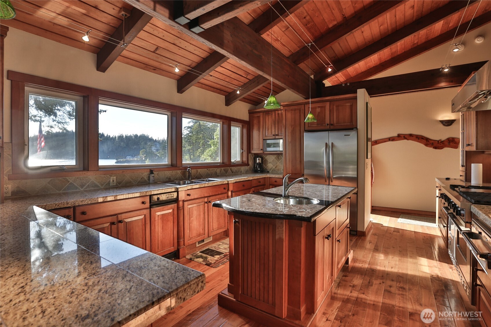 15 Brown Island Property Photo 22