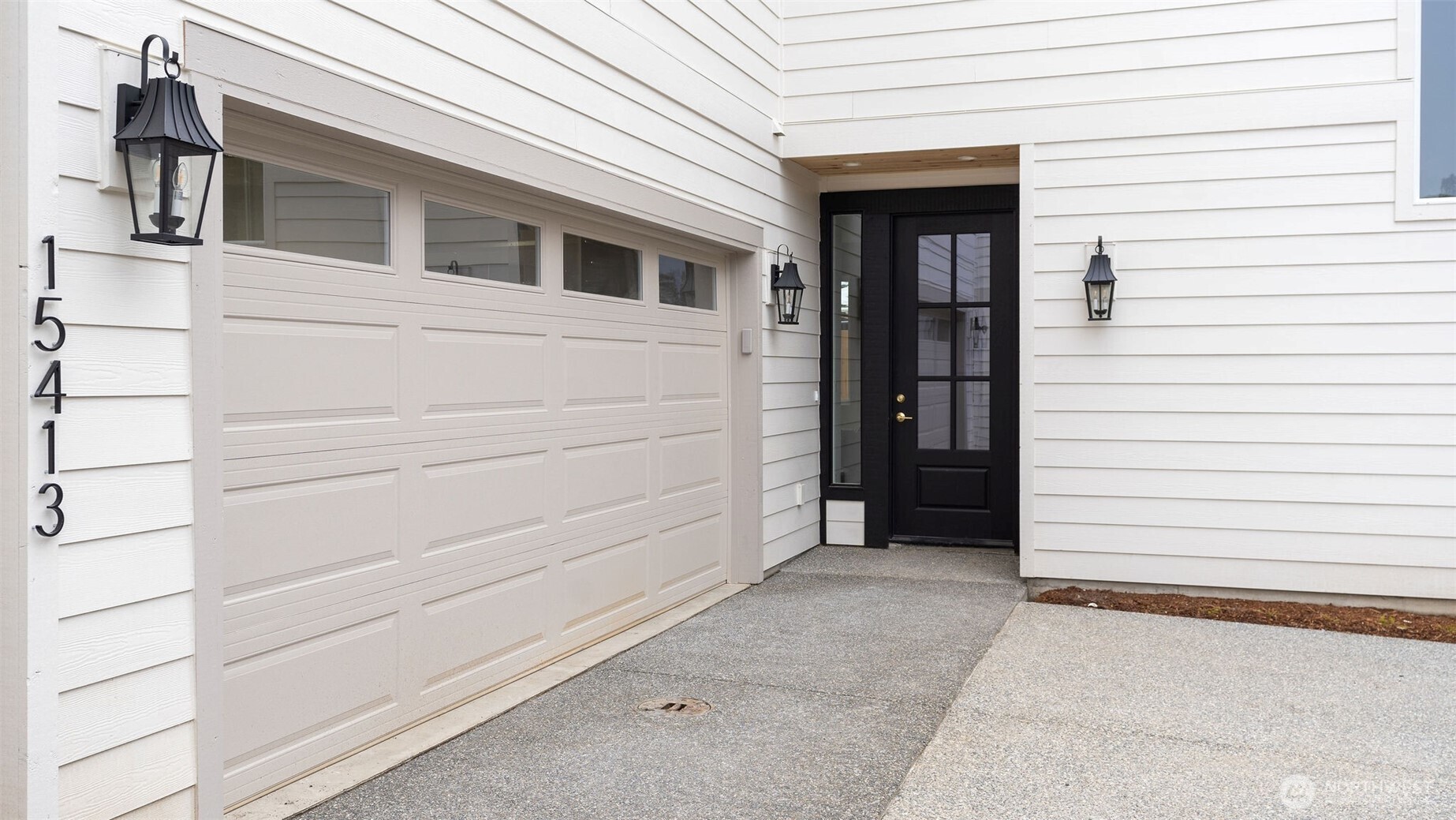 15413 50th Place Property Photo 2