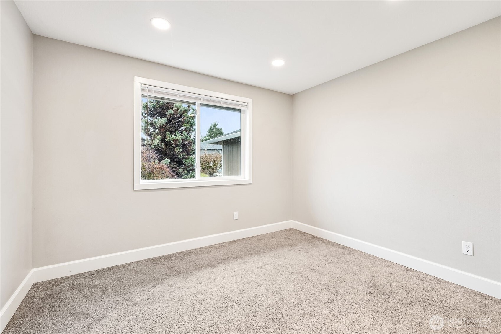 1763 Loganberry Street Property Photo 14