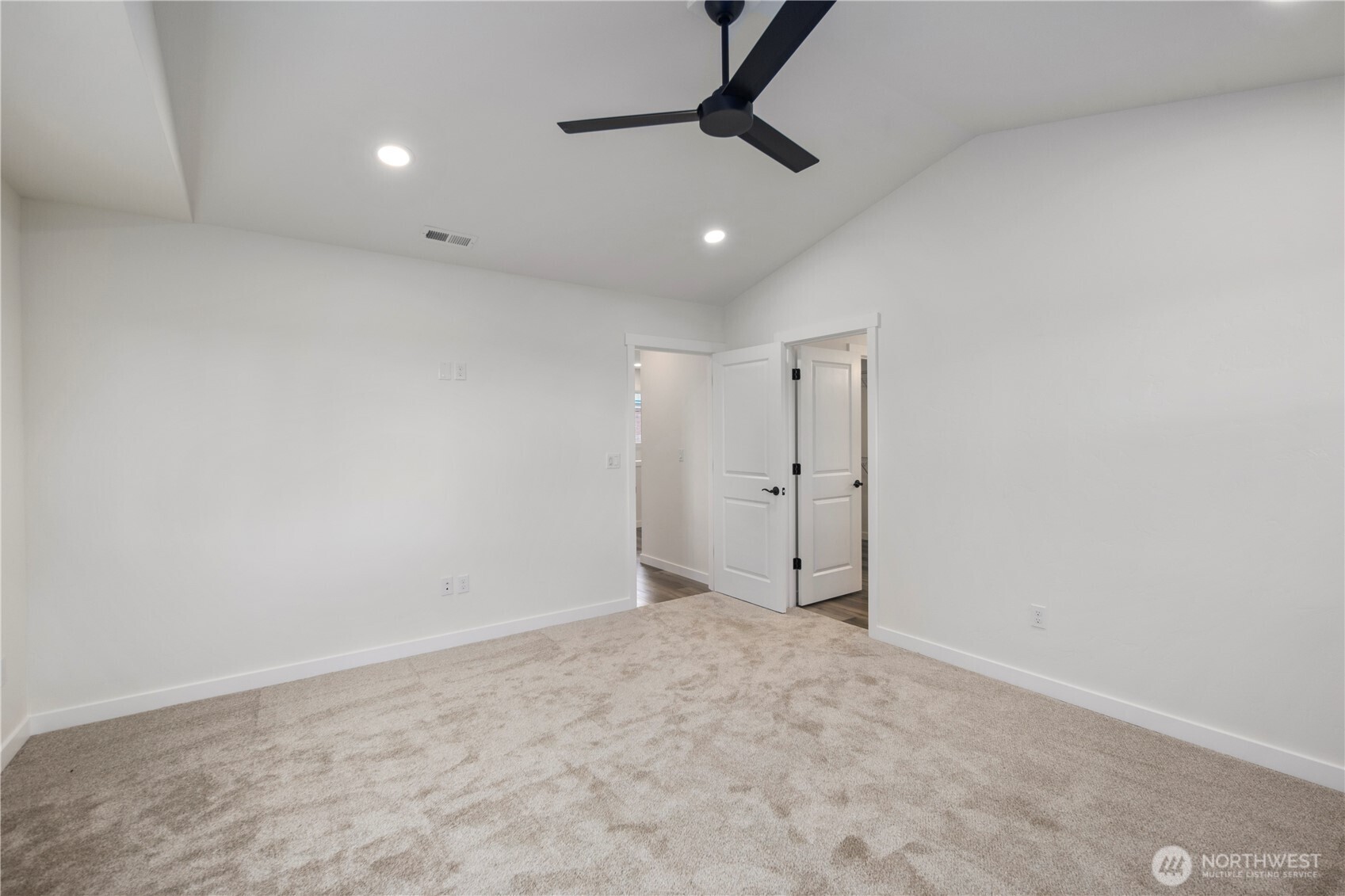 942 Union Avenue Property Photo 16