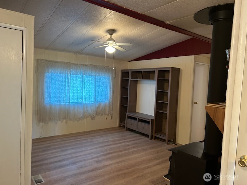 310 W 6th Avenue Property Photo 13