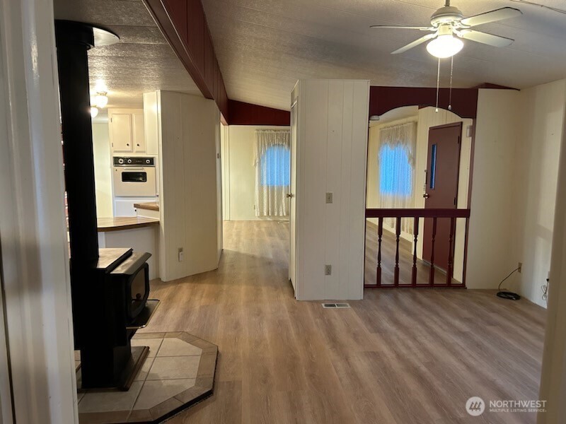 310 W 6th Avenue Property Photo 14