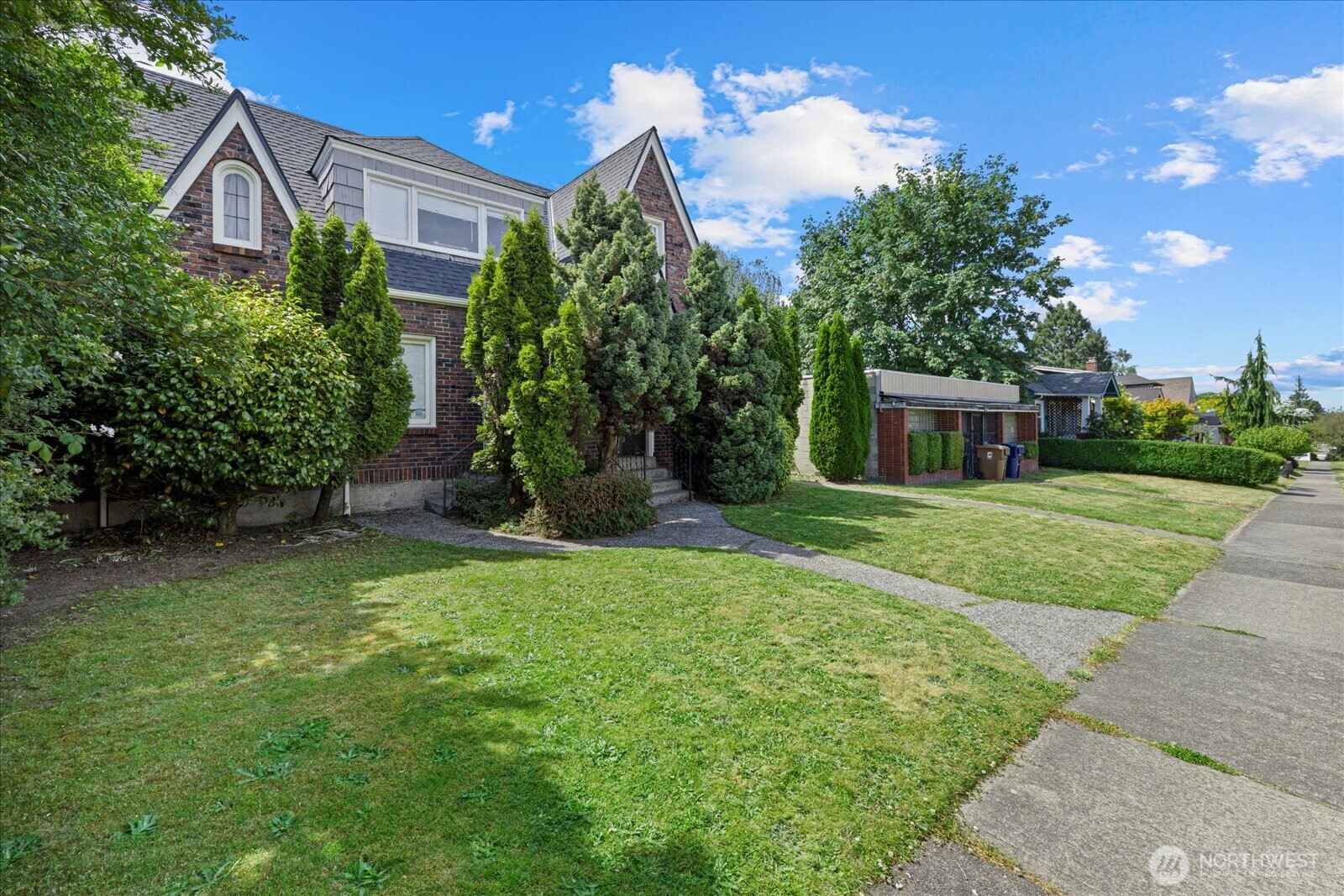 3734 S M Street Property Photo 2