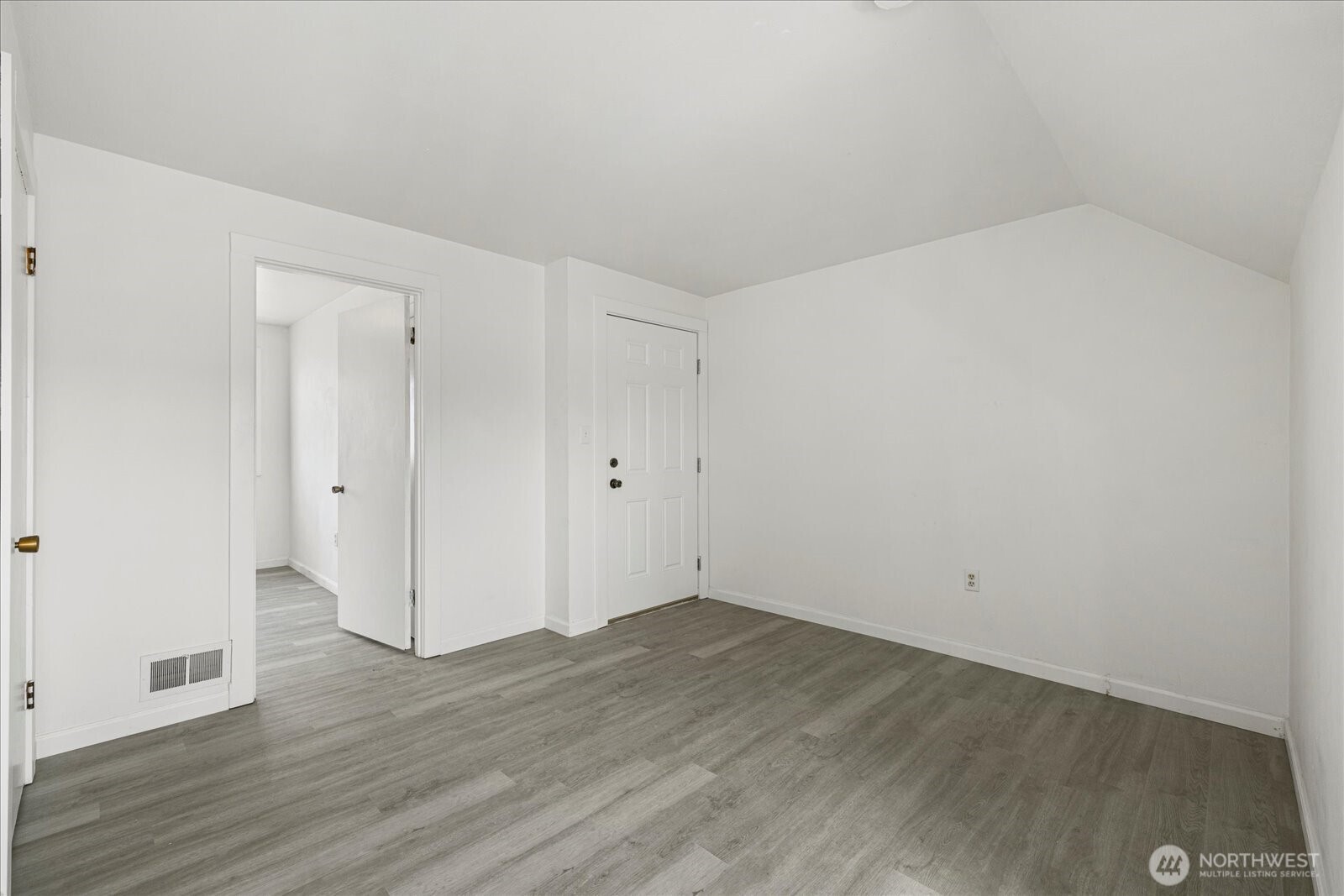 3734 S M Street Property Photo 6