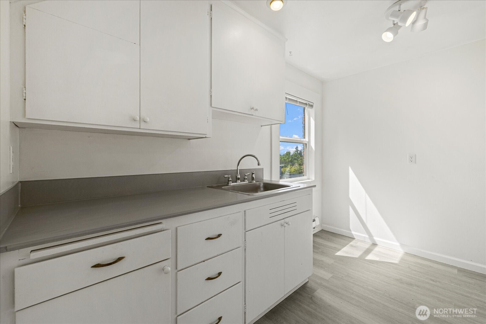 3734 S M Street Property Photo 7