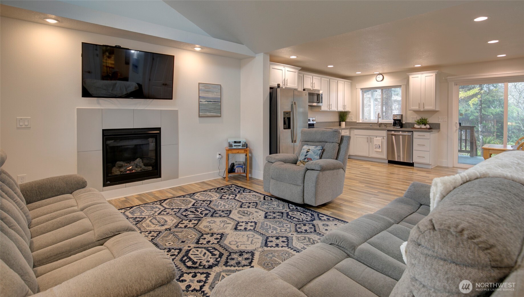 228 Queets Street Property Photo 4