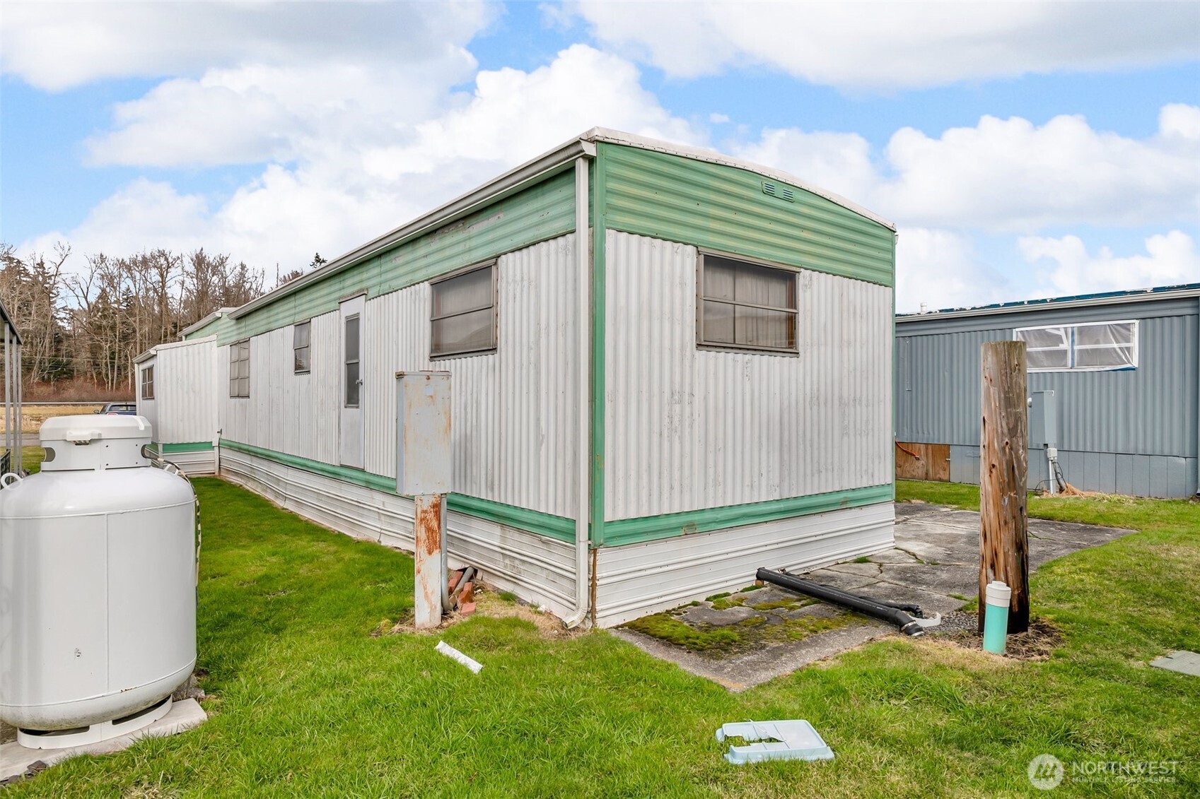 8080 Harborview Road F54 Property Photo 4