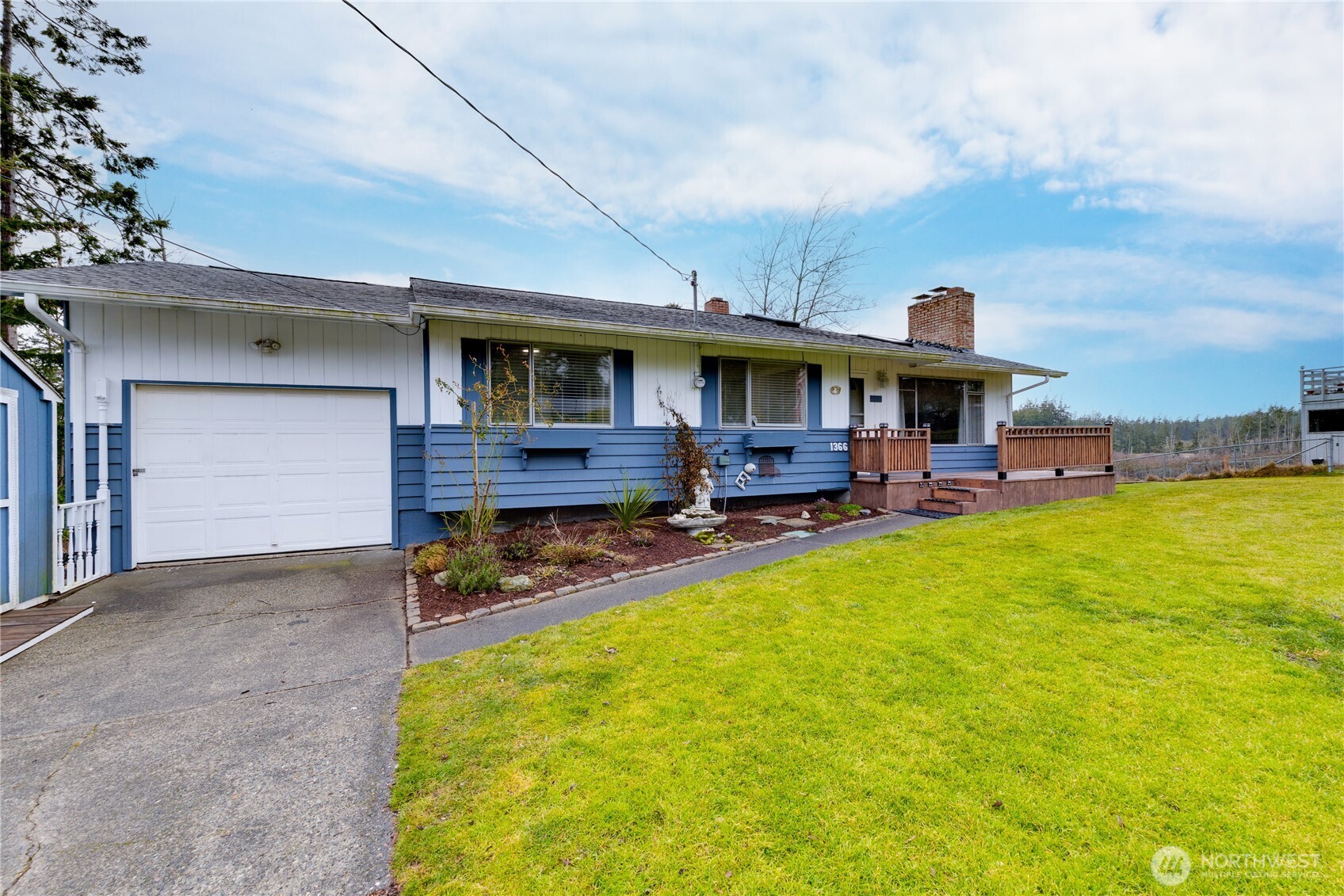 1366 Orchard Loop Property Photo 2