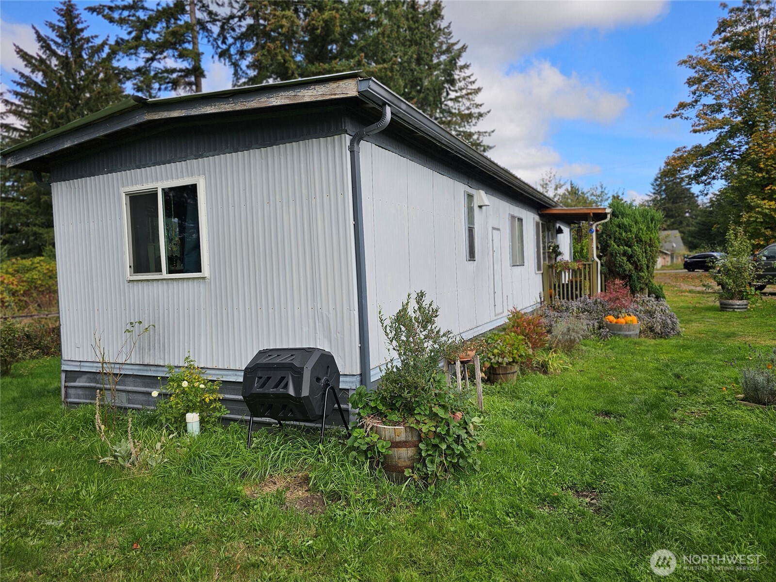 18125 Albany Street Property Photo 7