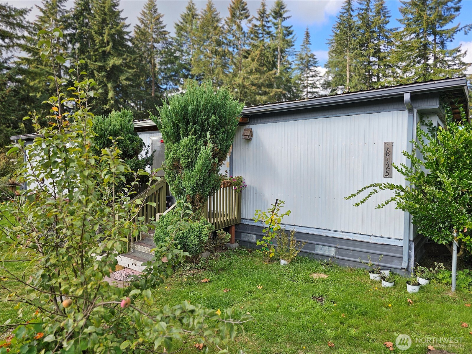 18125 Albany Street Property Photo 8