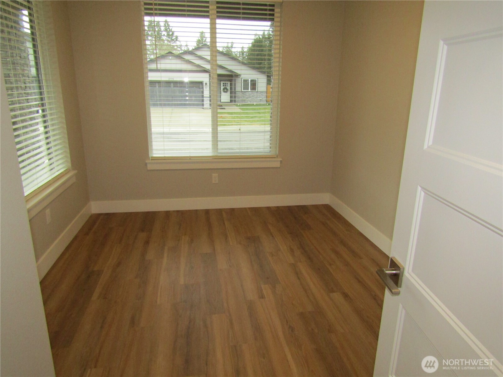 2114 Hawks View Lane Property Photo 3