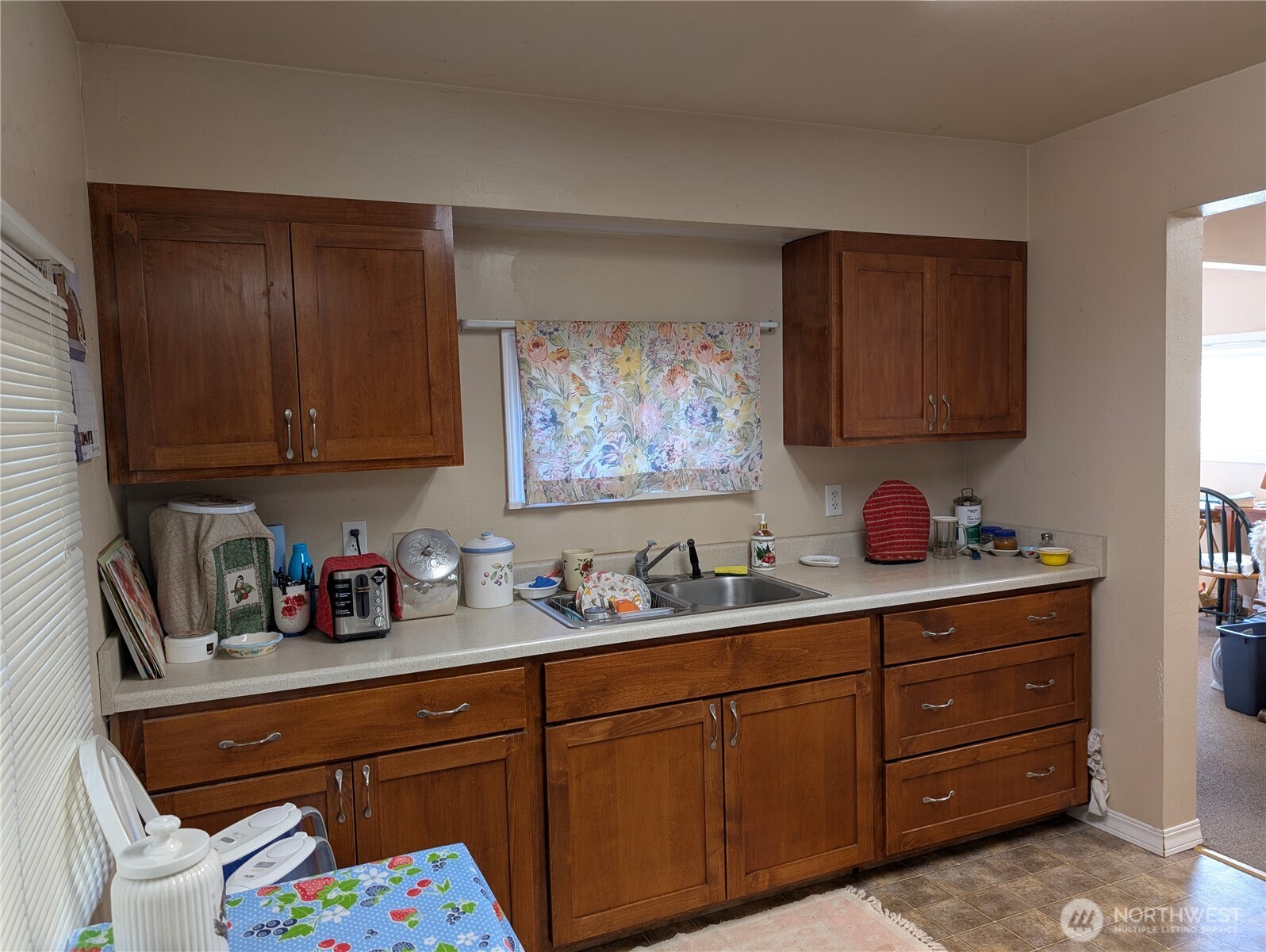8208 8216 Canyon Road Property Photo 11