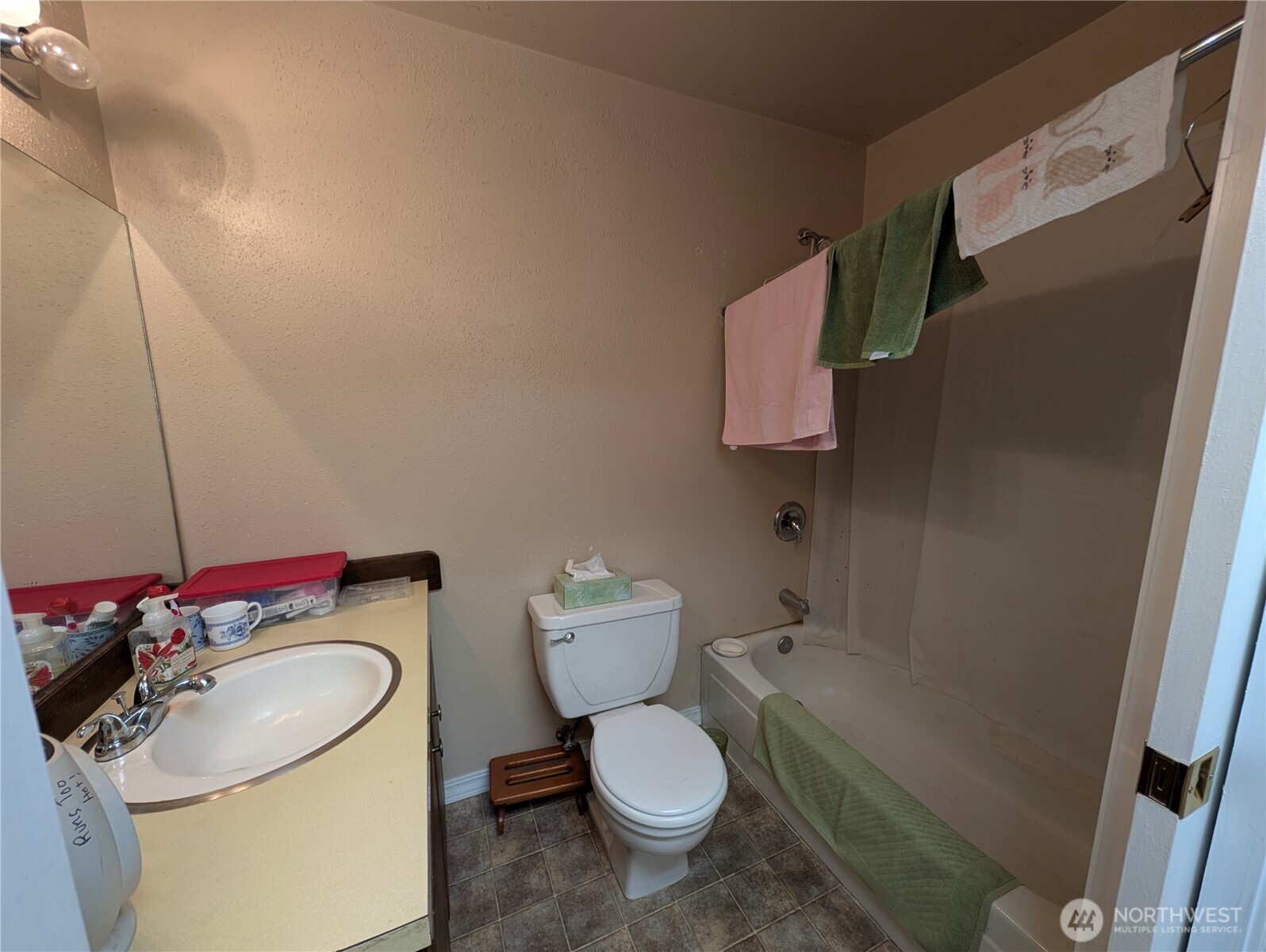 8208 8216 Canyon Road Property Photo 13