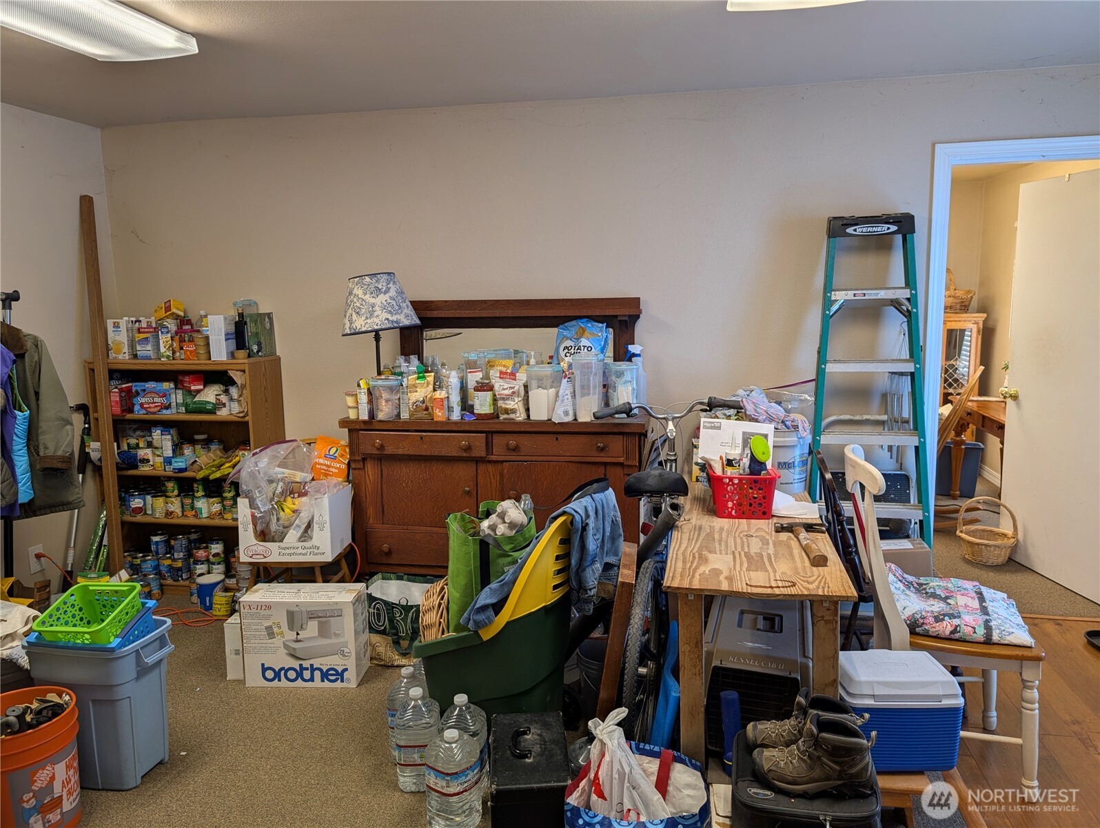 8208 8216 Canyon Road Property Photo 16