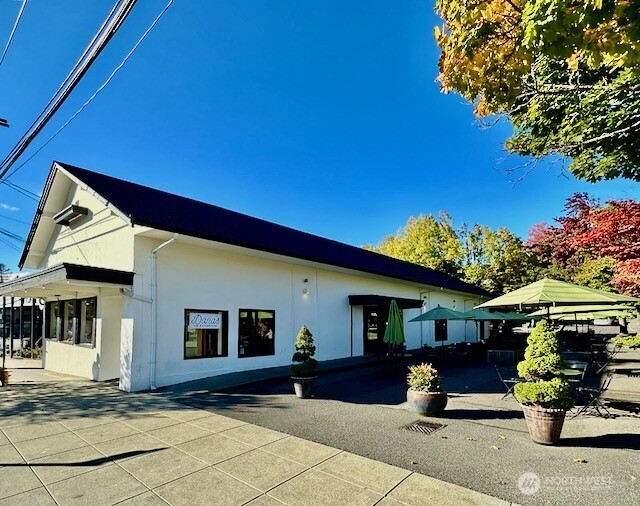 194 Winslow Way Property Photo 1