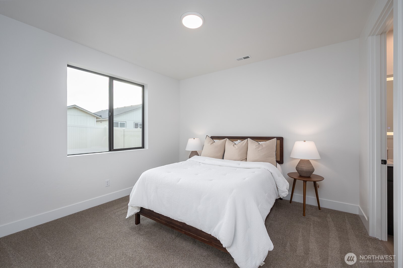 929 9th Avenue Property Photo 3