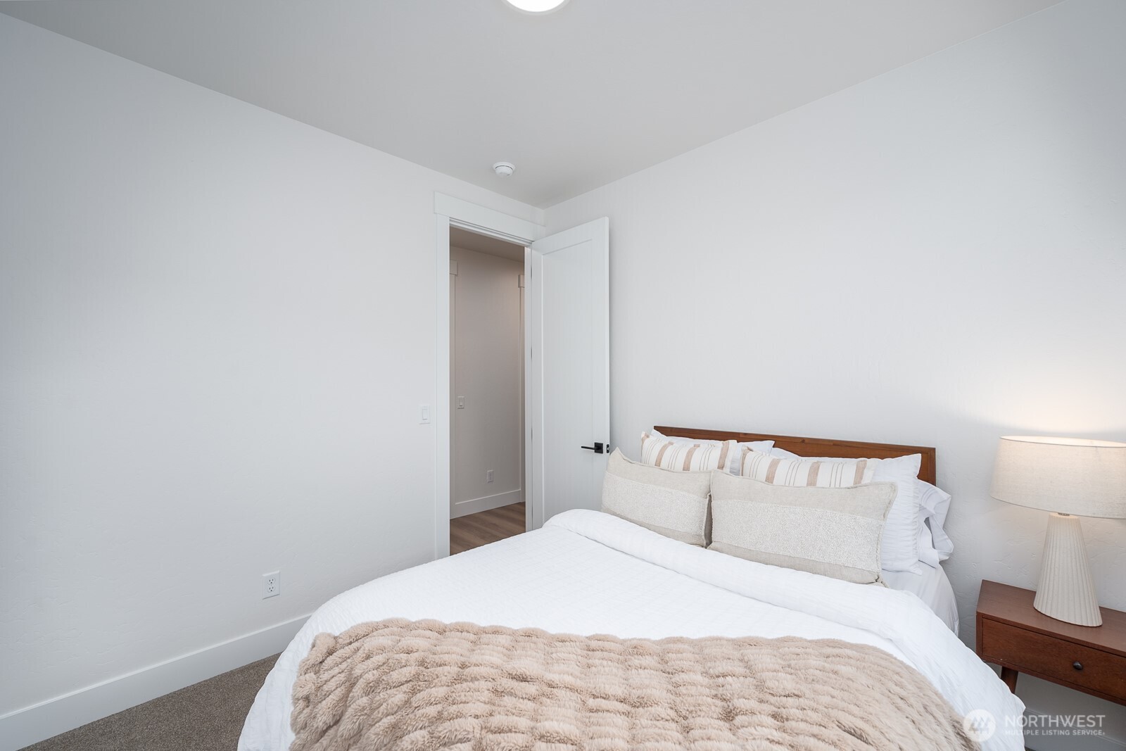 929 9th Avenue Property Photo 18