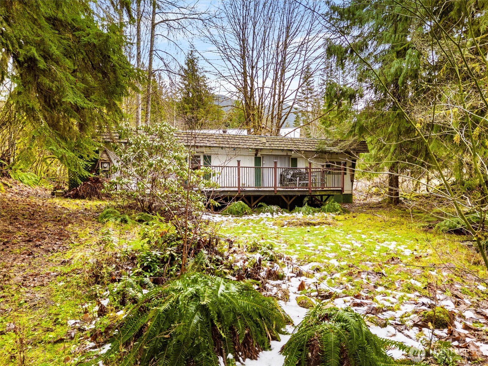 16028 Low Lane Property Photo