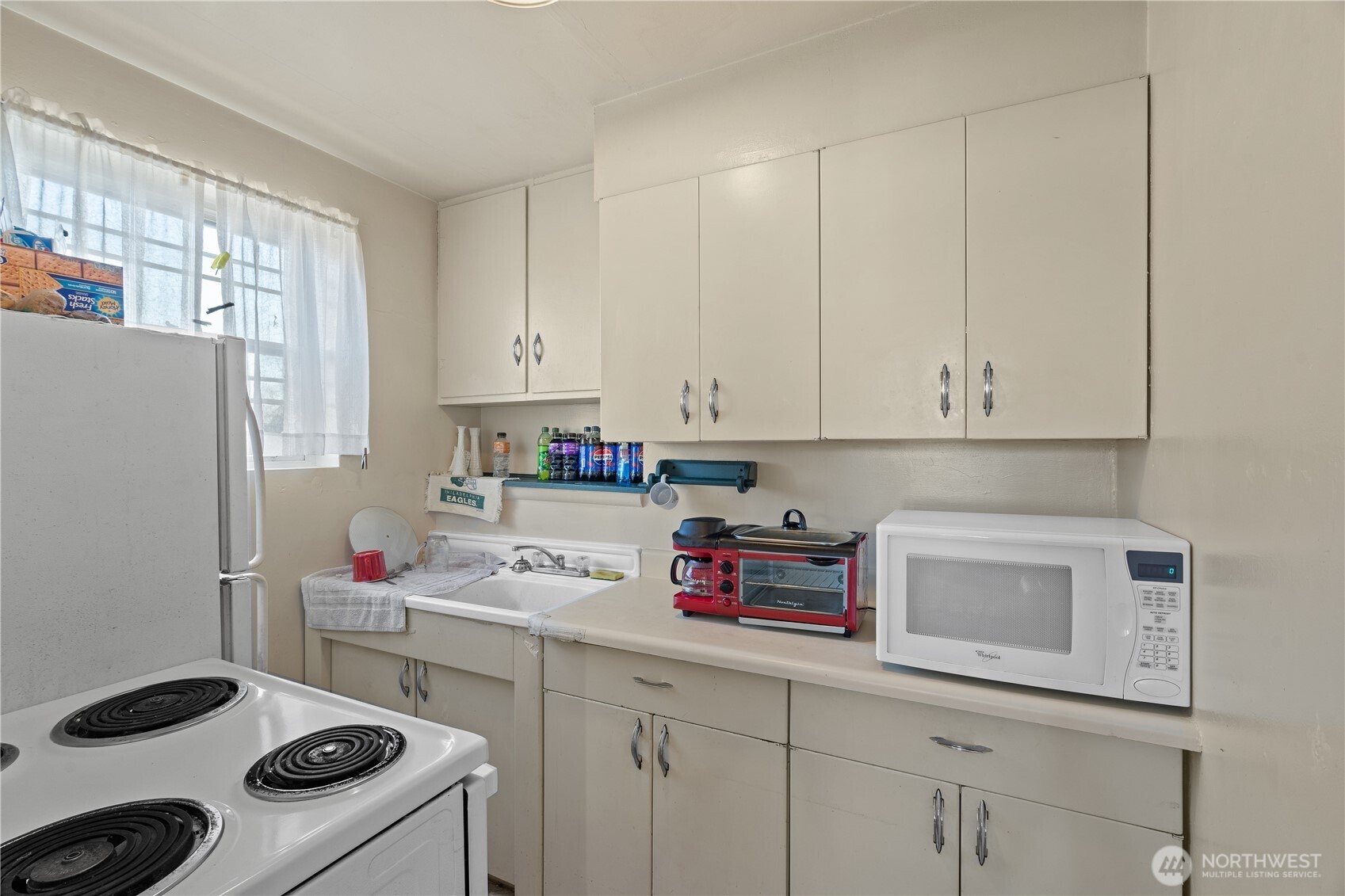 903 W Spofford Avenue Property Photo 6