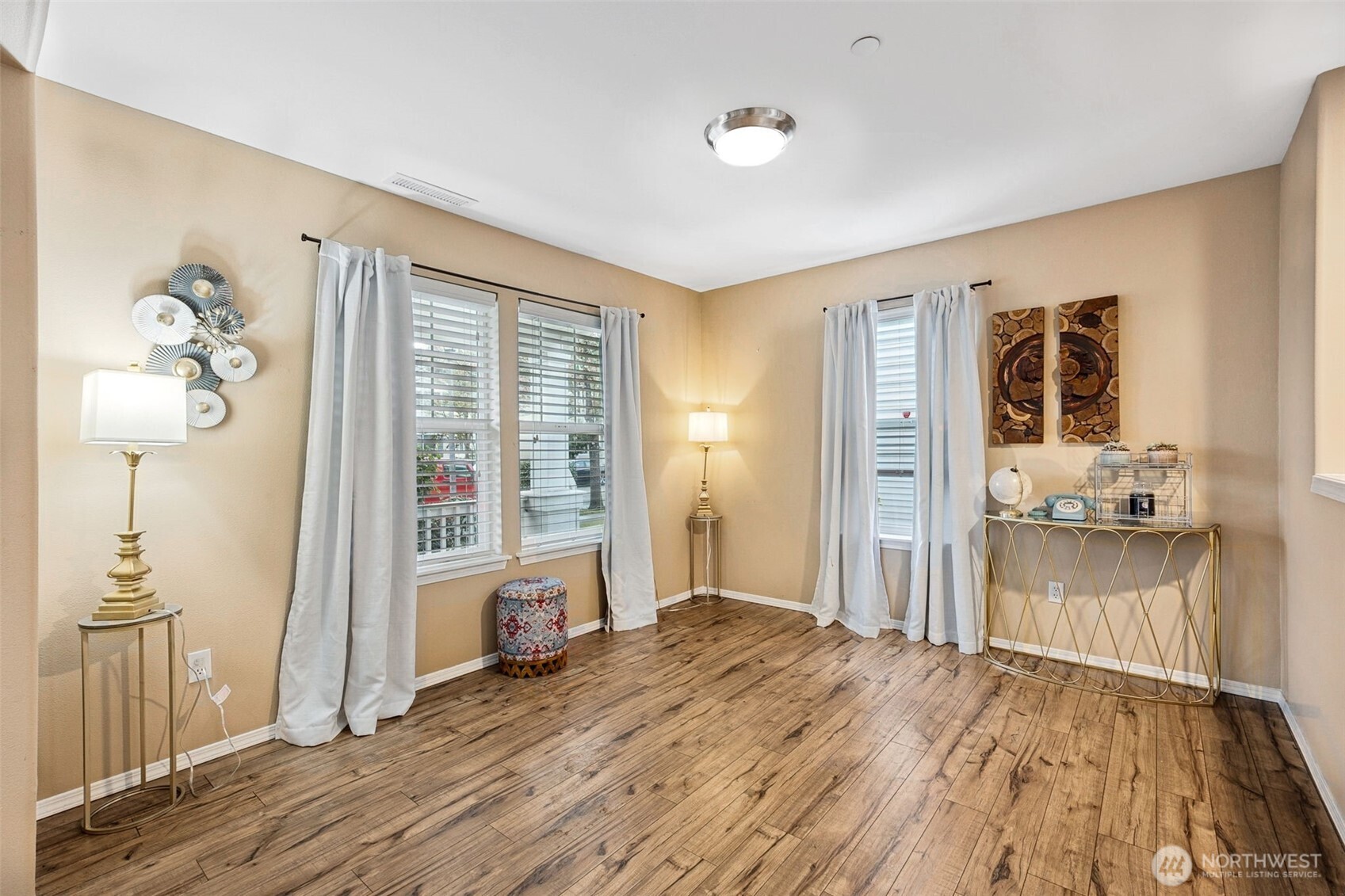 2742 Mcneil Street Property Photo 5