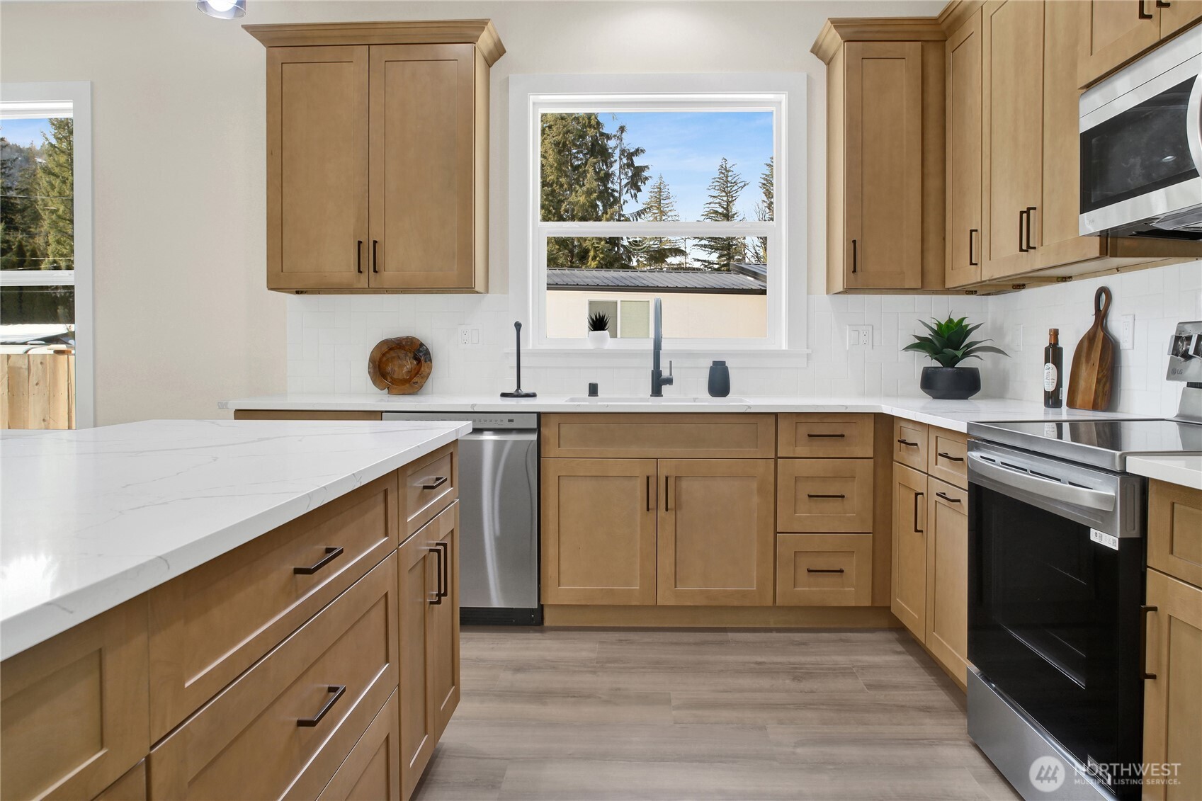 8659 Golden Valley Drive Property Photo 11