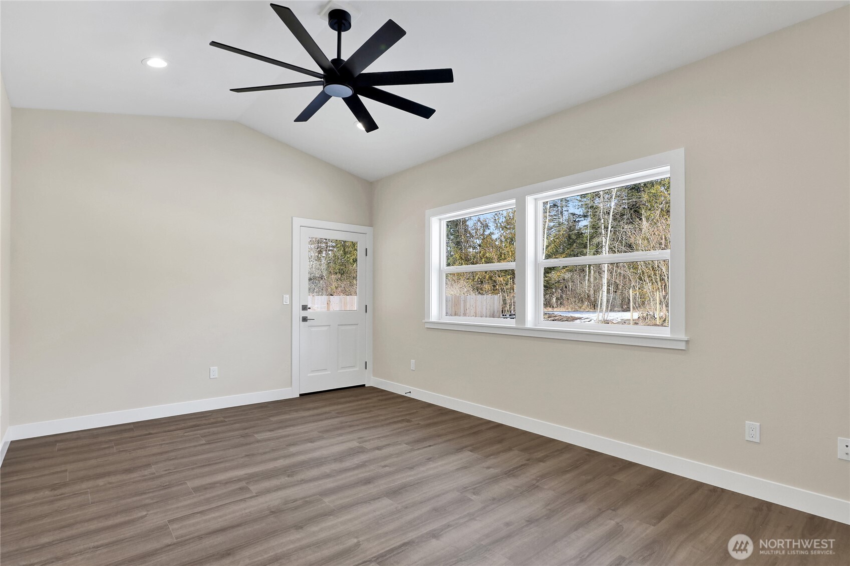 8659 Golden Valley Drive Property Photo 20