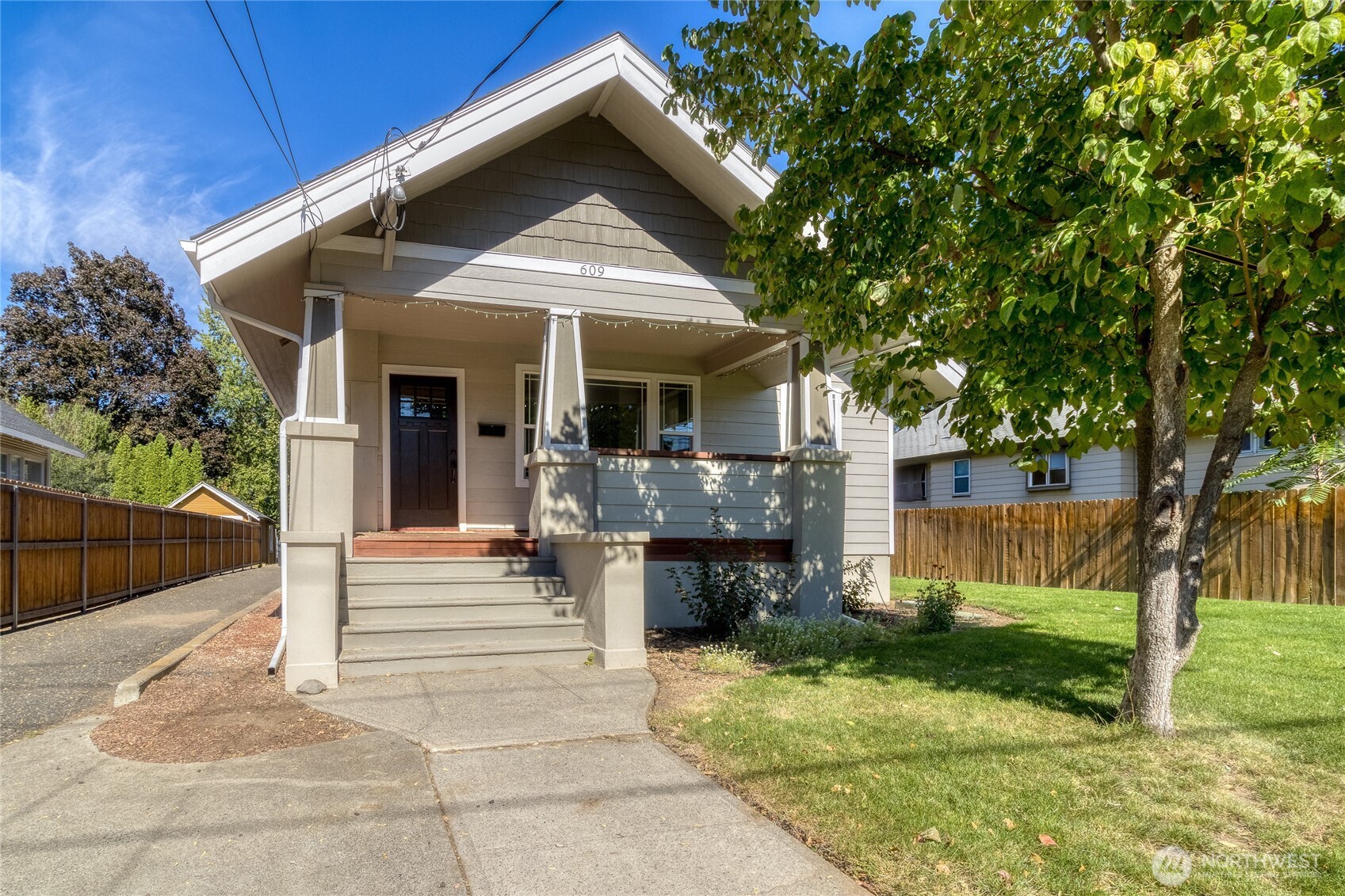 609 Pleasant Street Property Photo 1