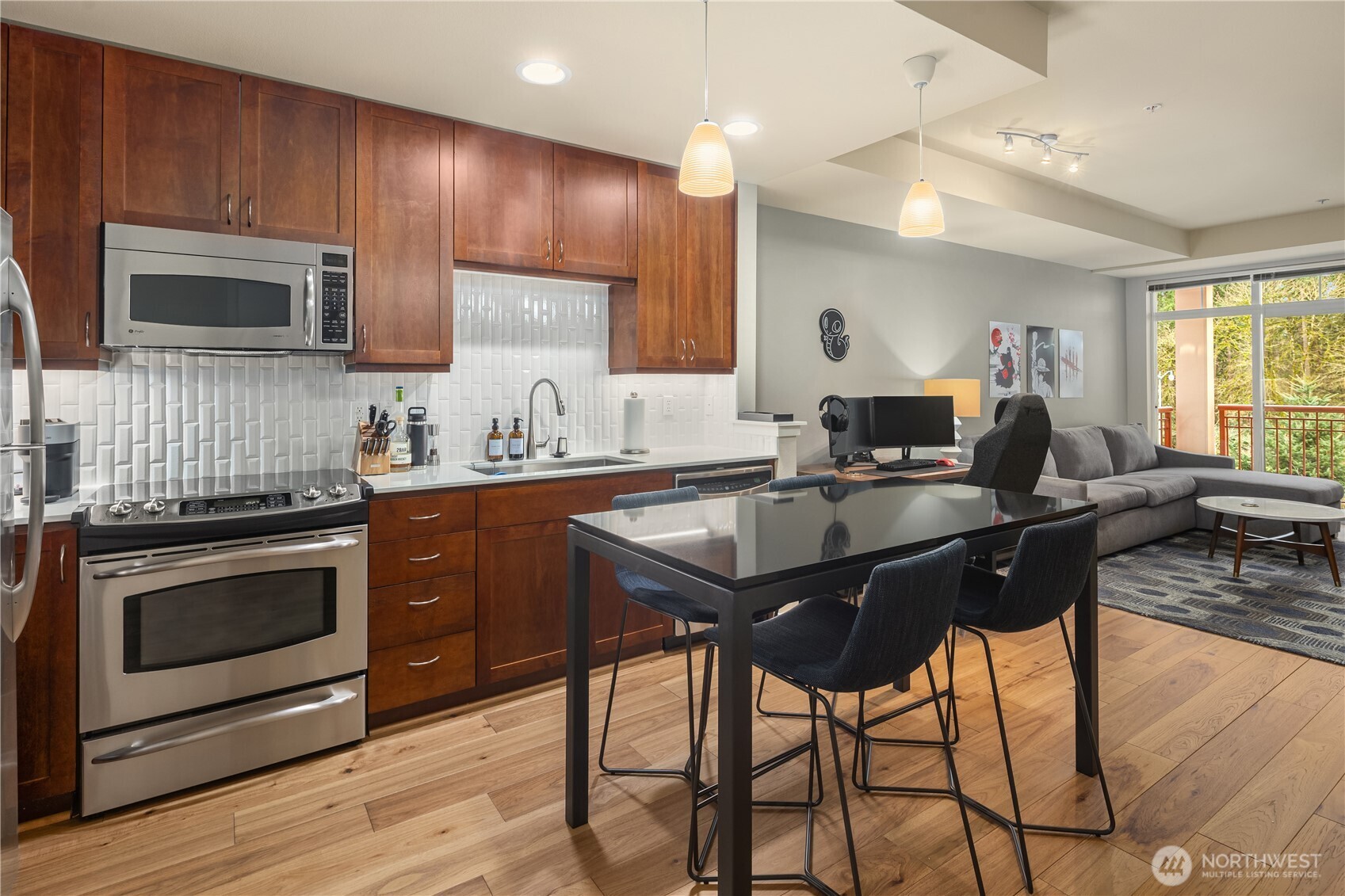 16141 Cleveland Street 401 Property Photo 4