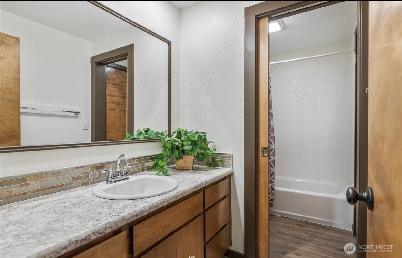 2503 Euclid Avenue Property Photo 11