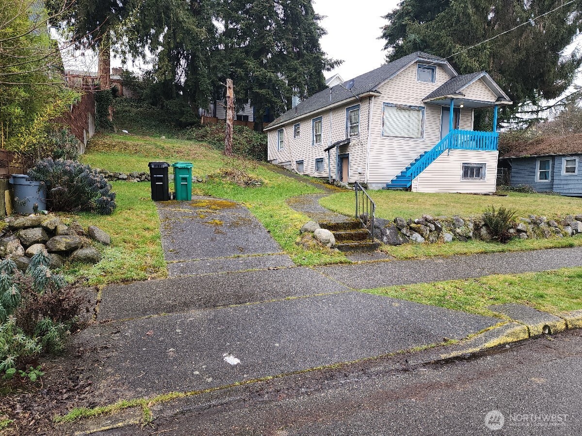 4519 34th Avenue Property Photo 2