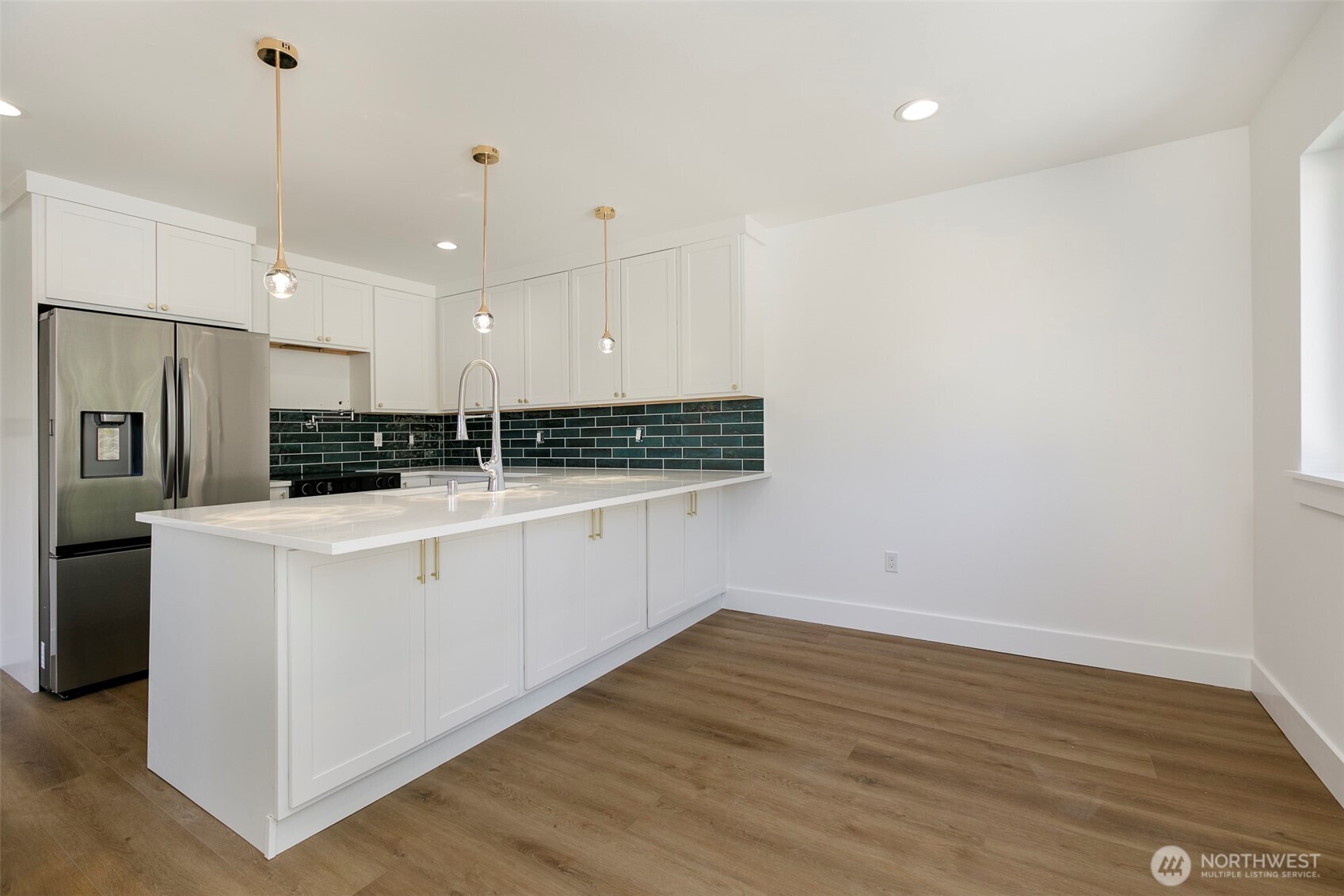9253 6 Avenue Property Photo 3