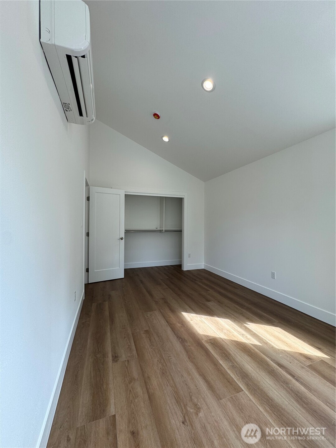 9253 6 Avenue Property Photo 13