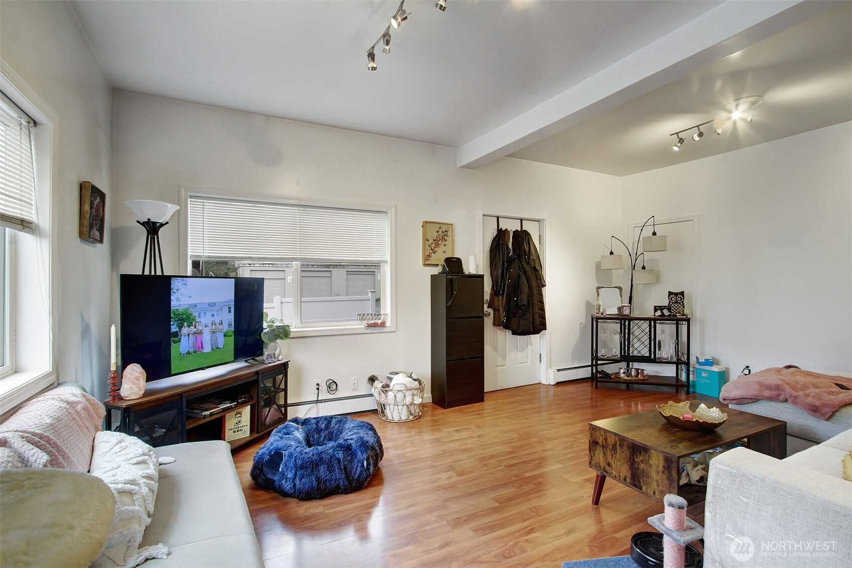 634 W Nickerson Street Property Photo 3