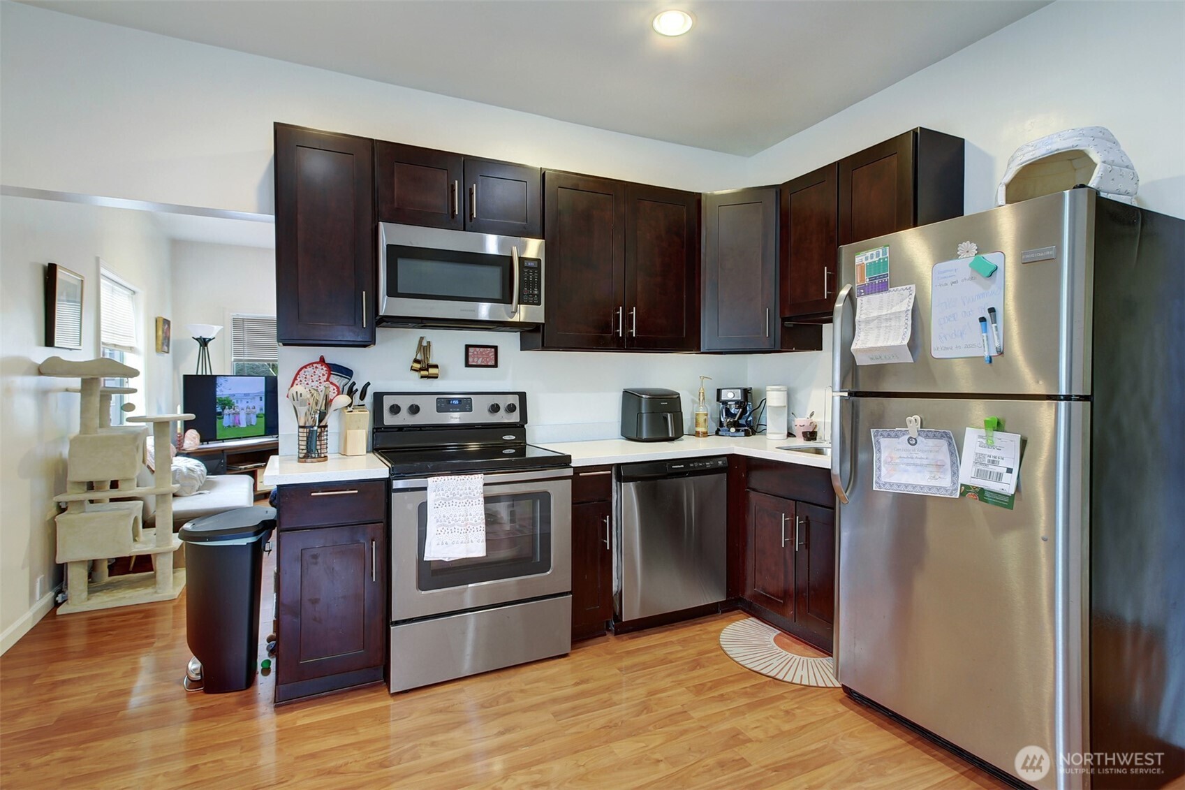 634 W Nickerson Street Property Photo 4