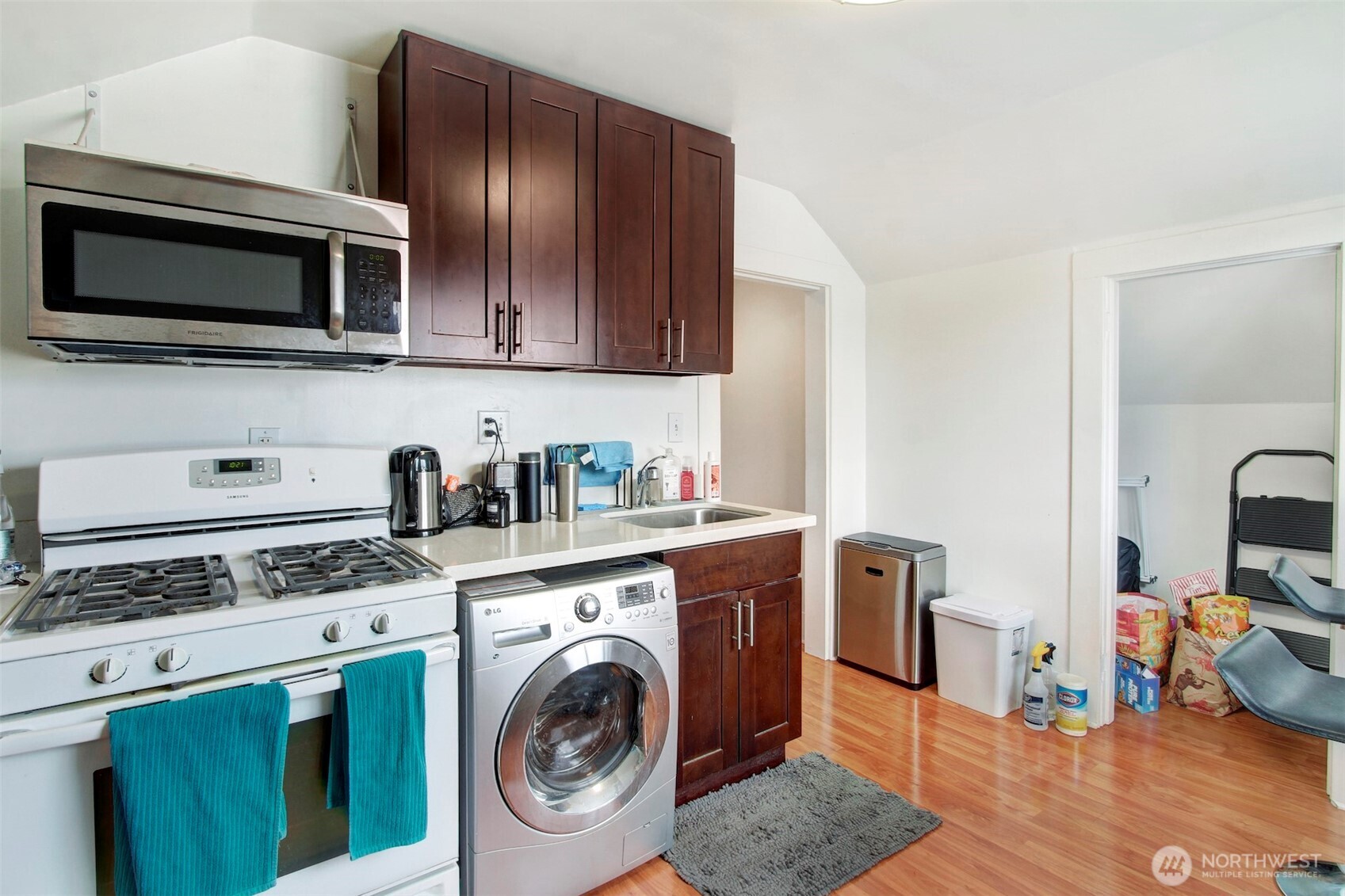 634 W Nickerson Street Property Photo 9