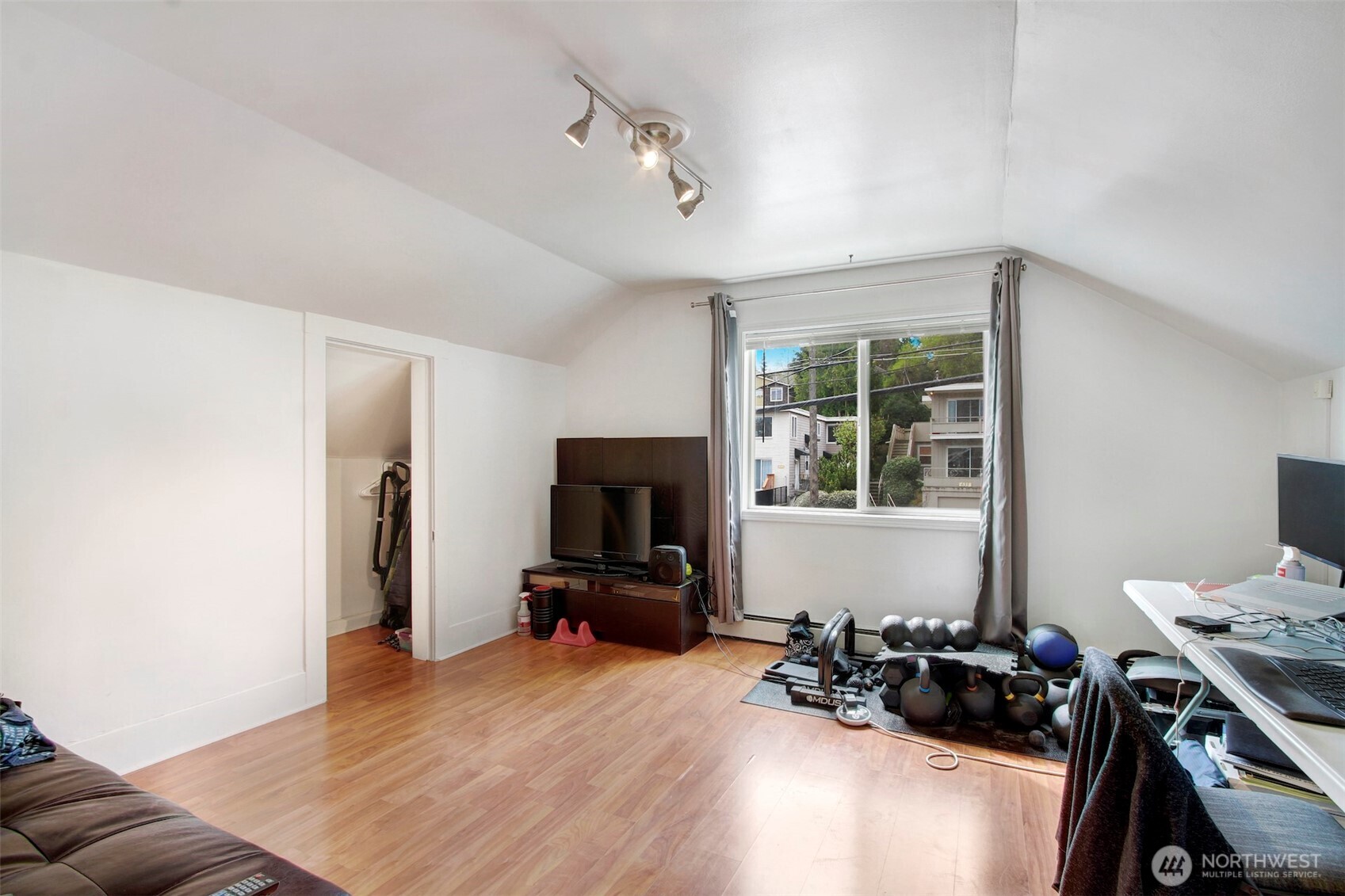 634 W Nickerson Street Property Photo 10