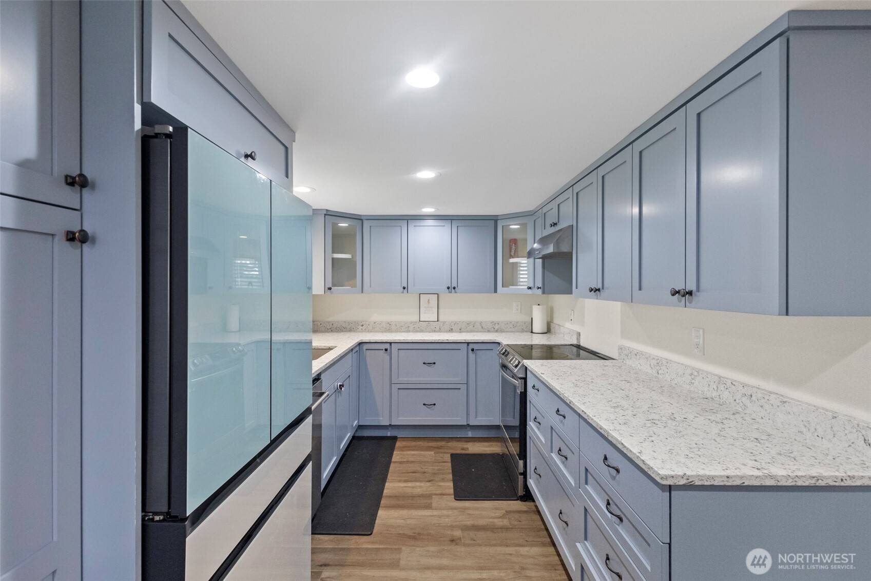 541 Easy Street Property Photo 7