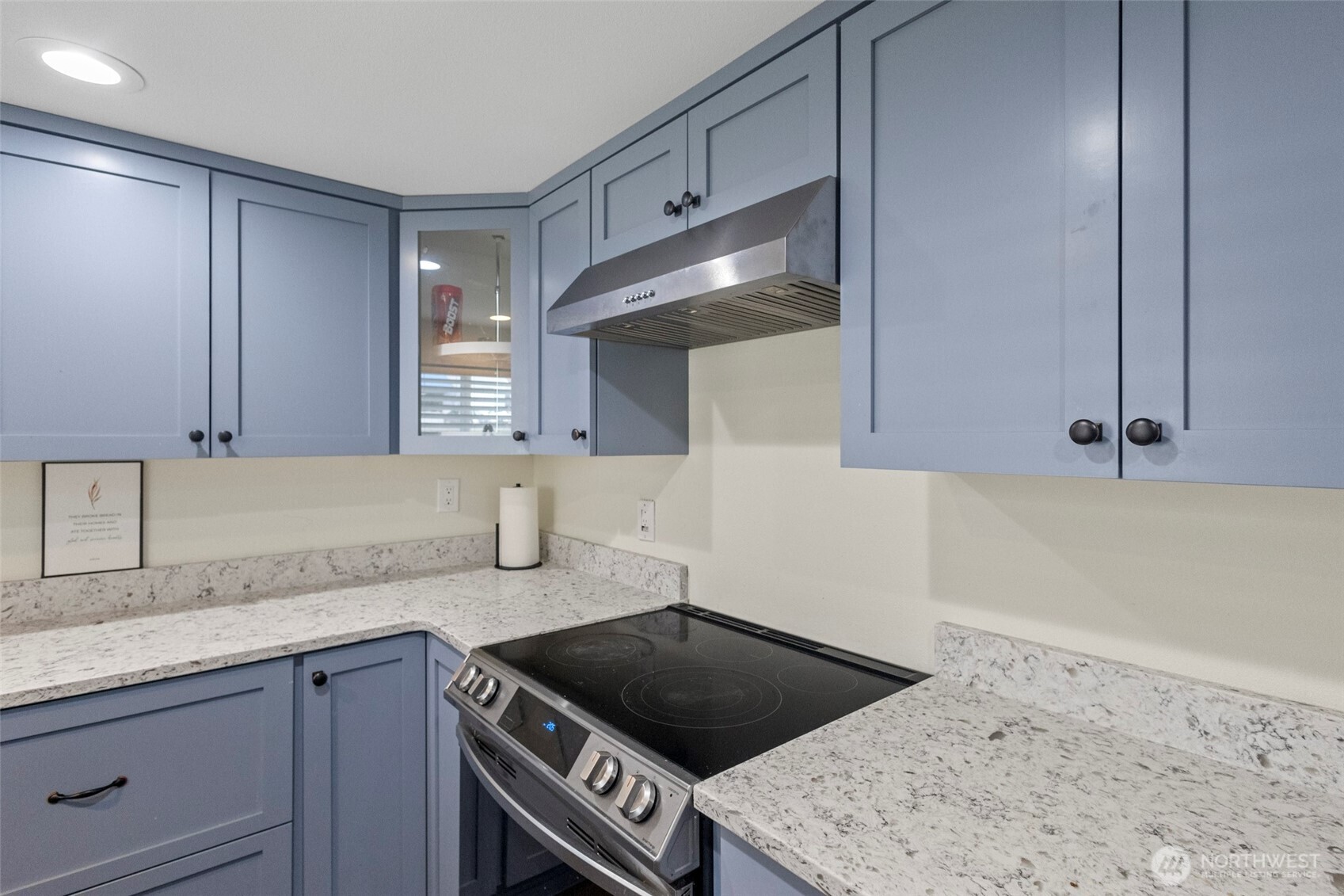 541 Easy Street Property Photo 9