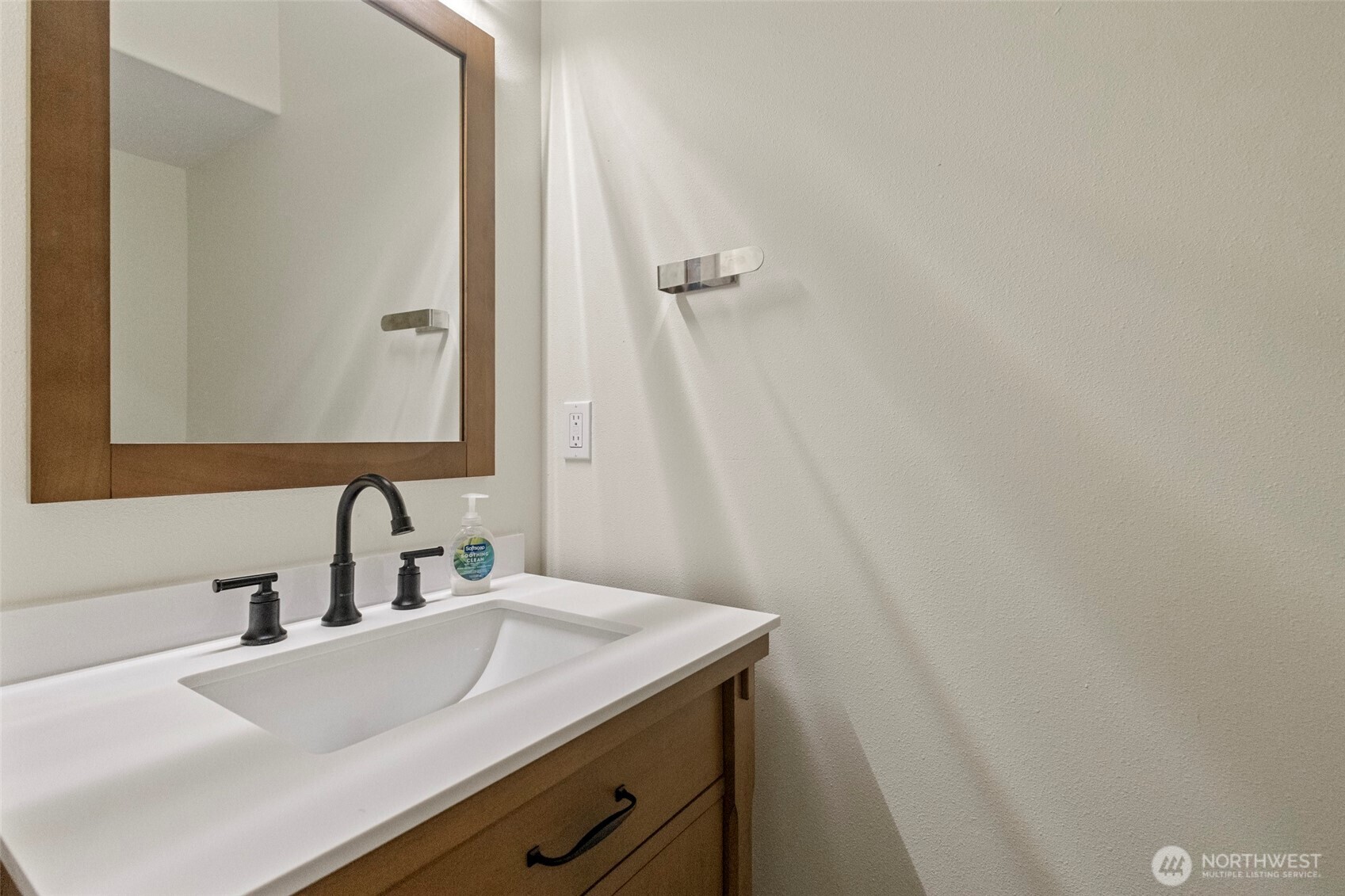 541 Easy Street Property Photo 11