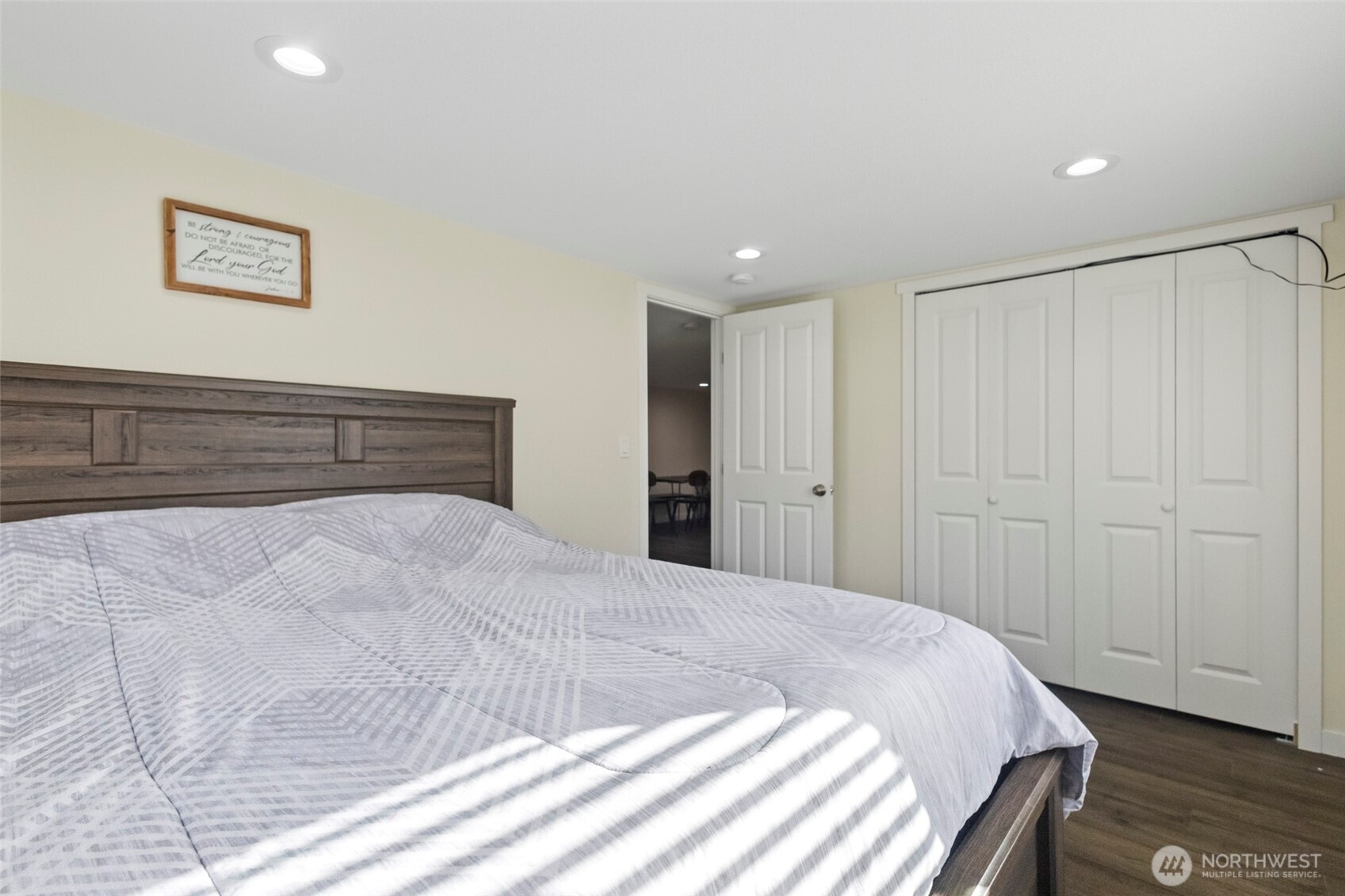 541 Easy Street Property Photo 12