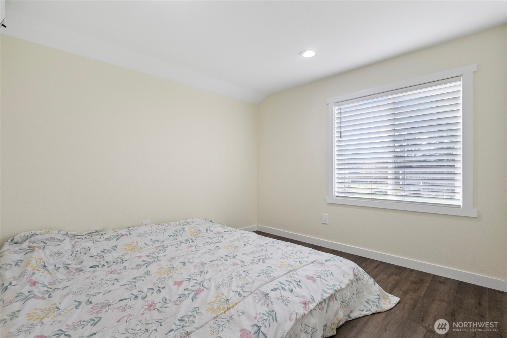 541 Easy Street Property Photo 17