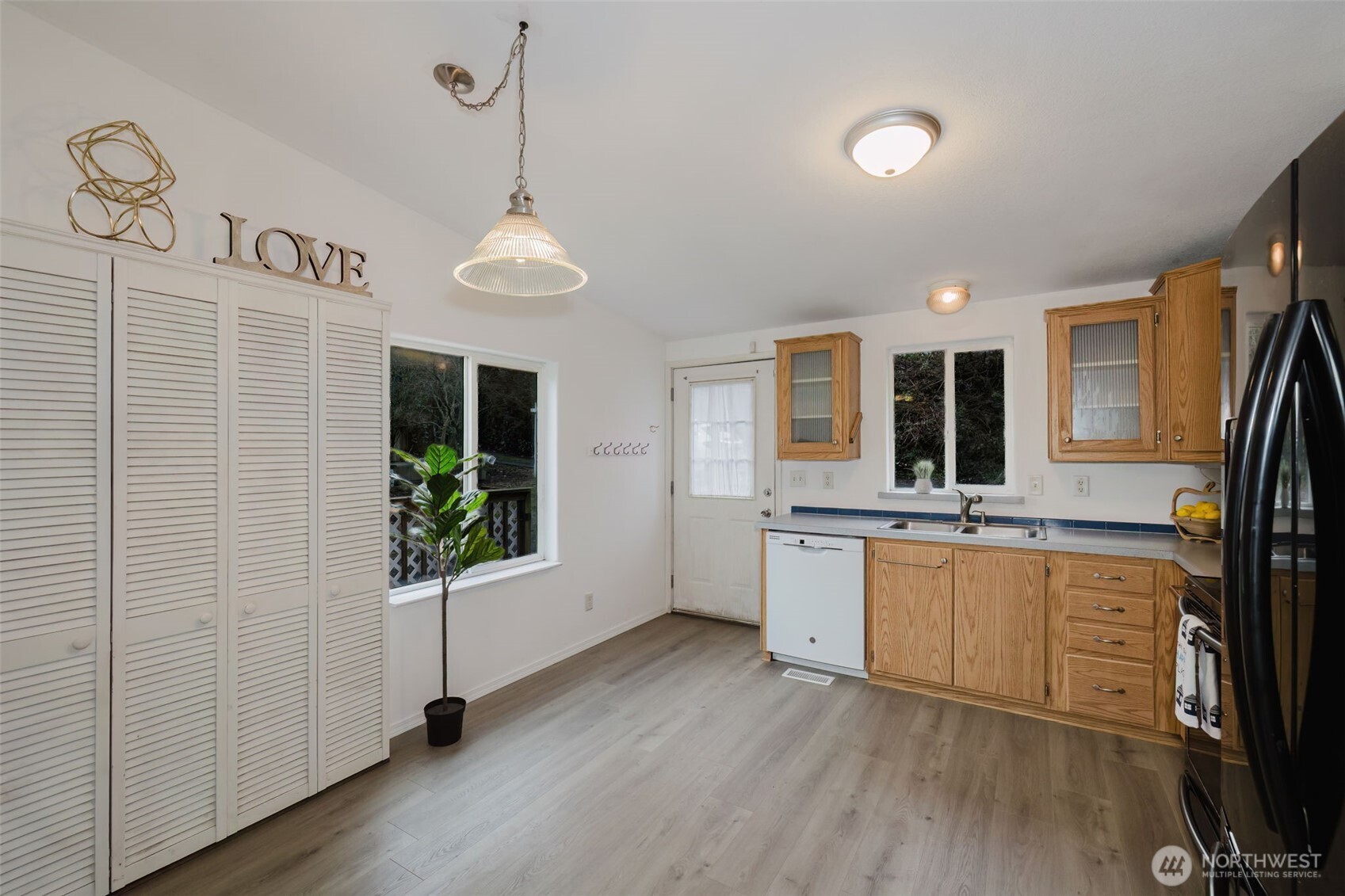 2527 Oregon Street Property Photo 5
