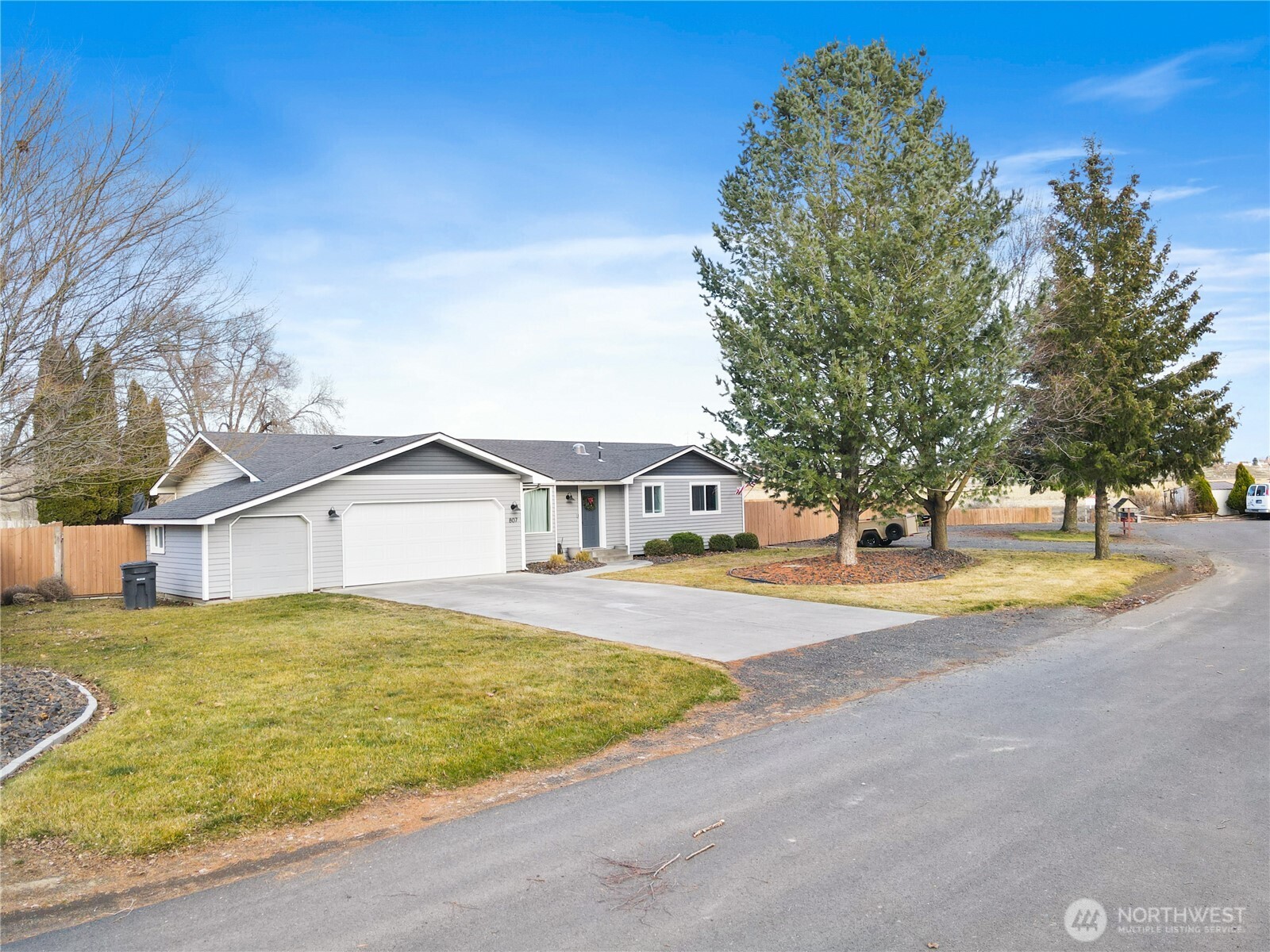 807 S Mockingbird Court Property Photo