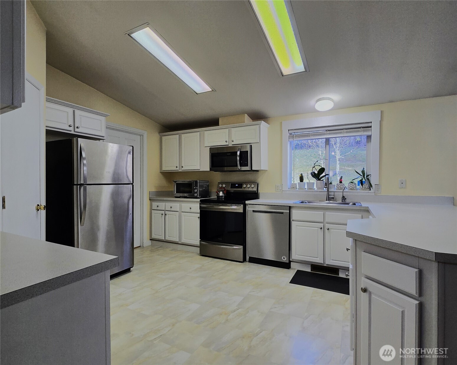 28212 Old 99 Property Photo 7