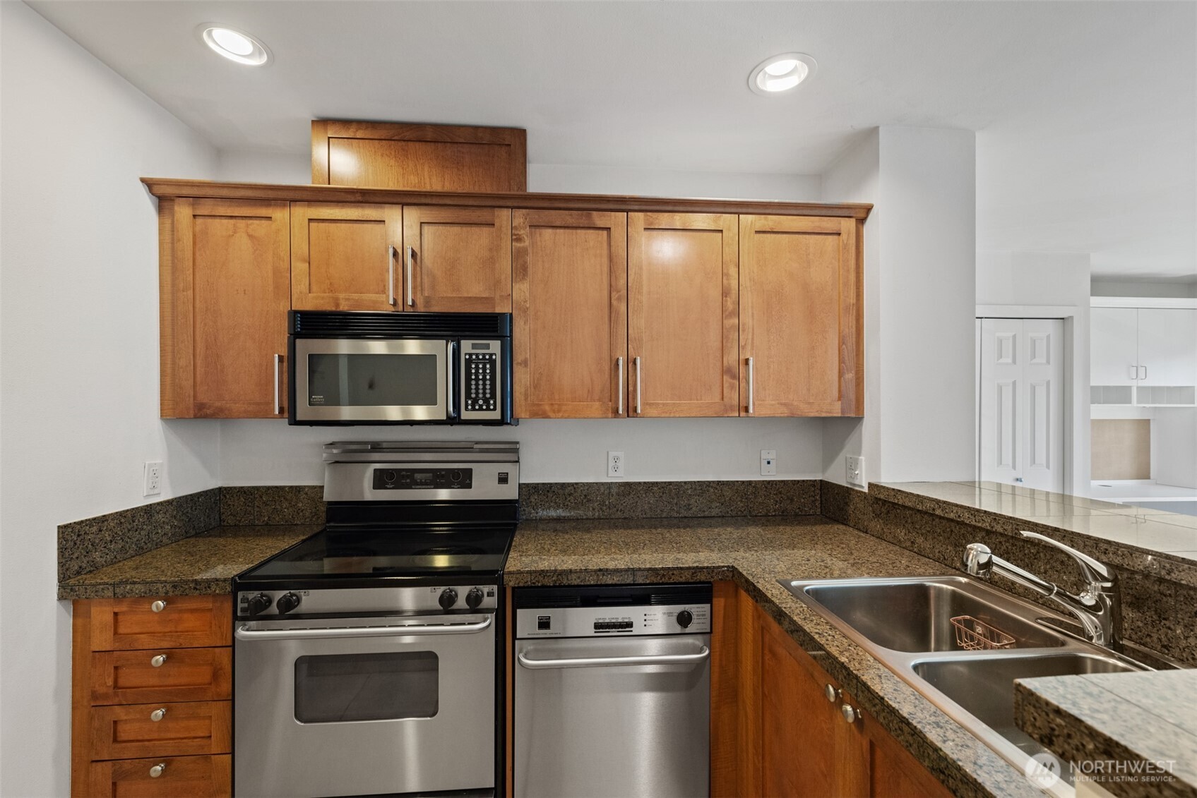 123 Queen Anne Avenue 305 Property Photo 11