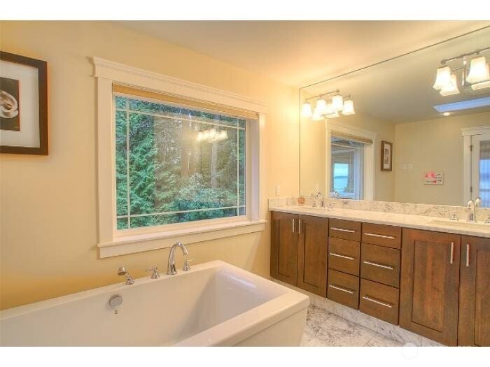 8649 Ne Juanita Drive Property Photo 12