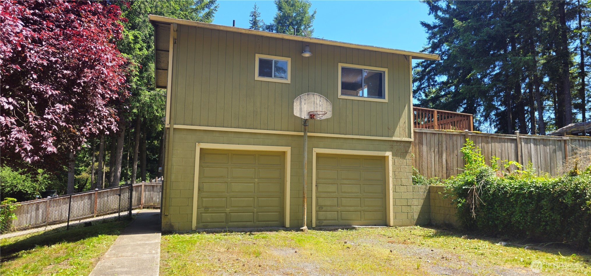 13837 Horsefall Avenue Property Photo 2