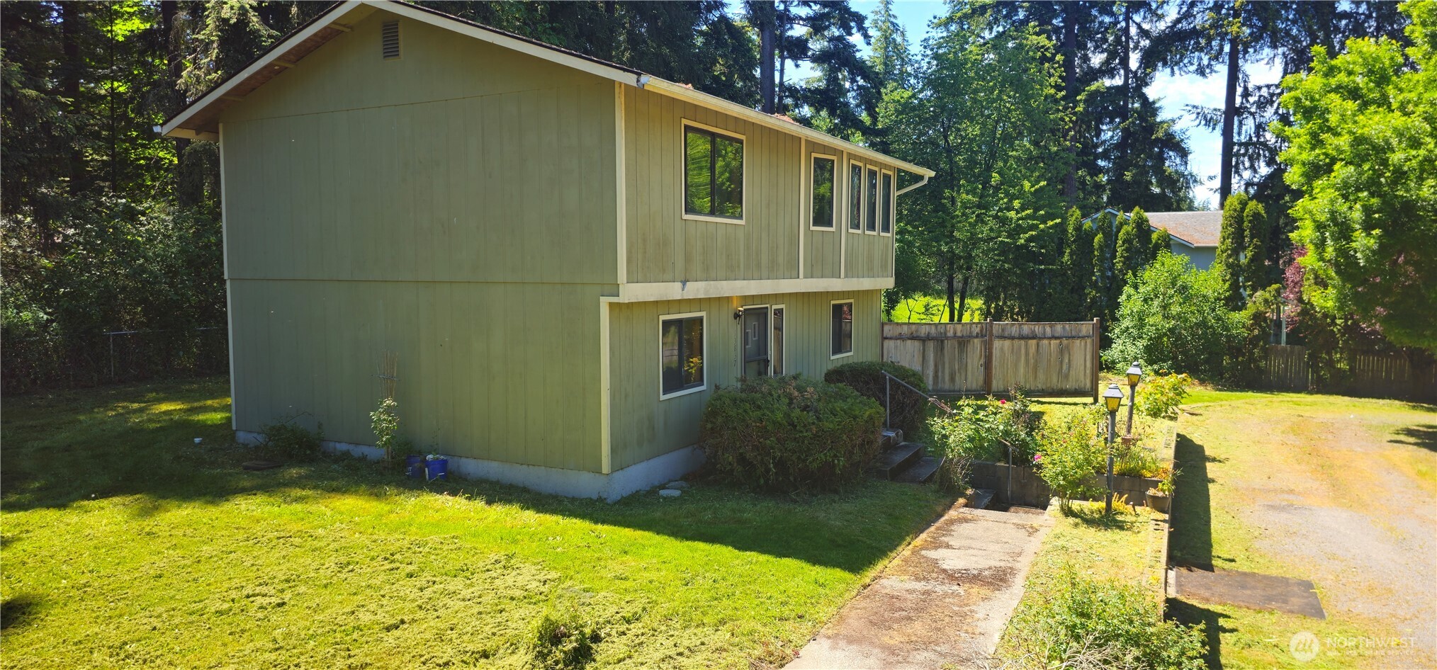 13837 Horsefall Avenue Property Photo 5