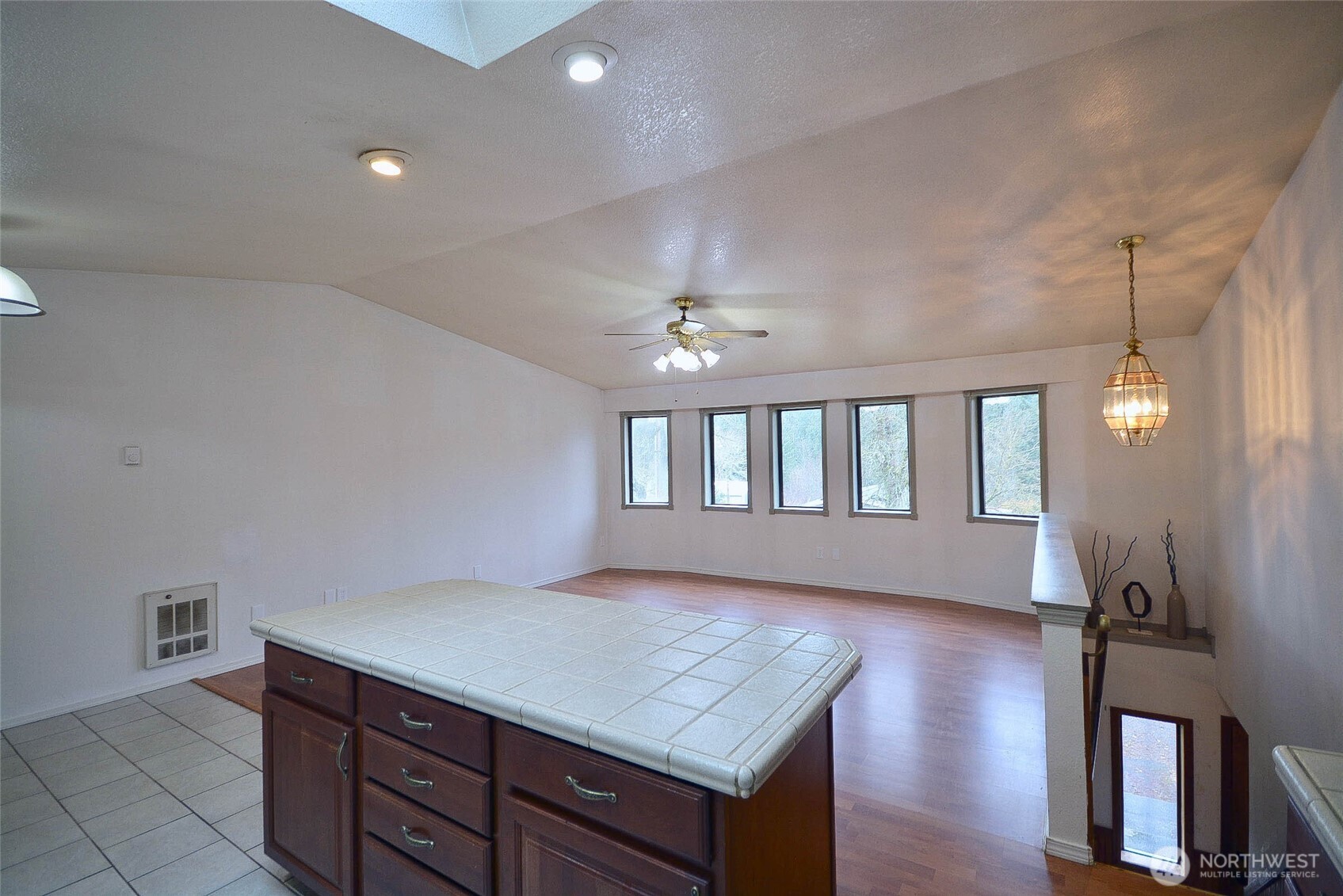 13837 Horsefall Avenue Property Photo 7